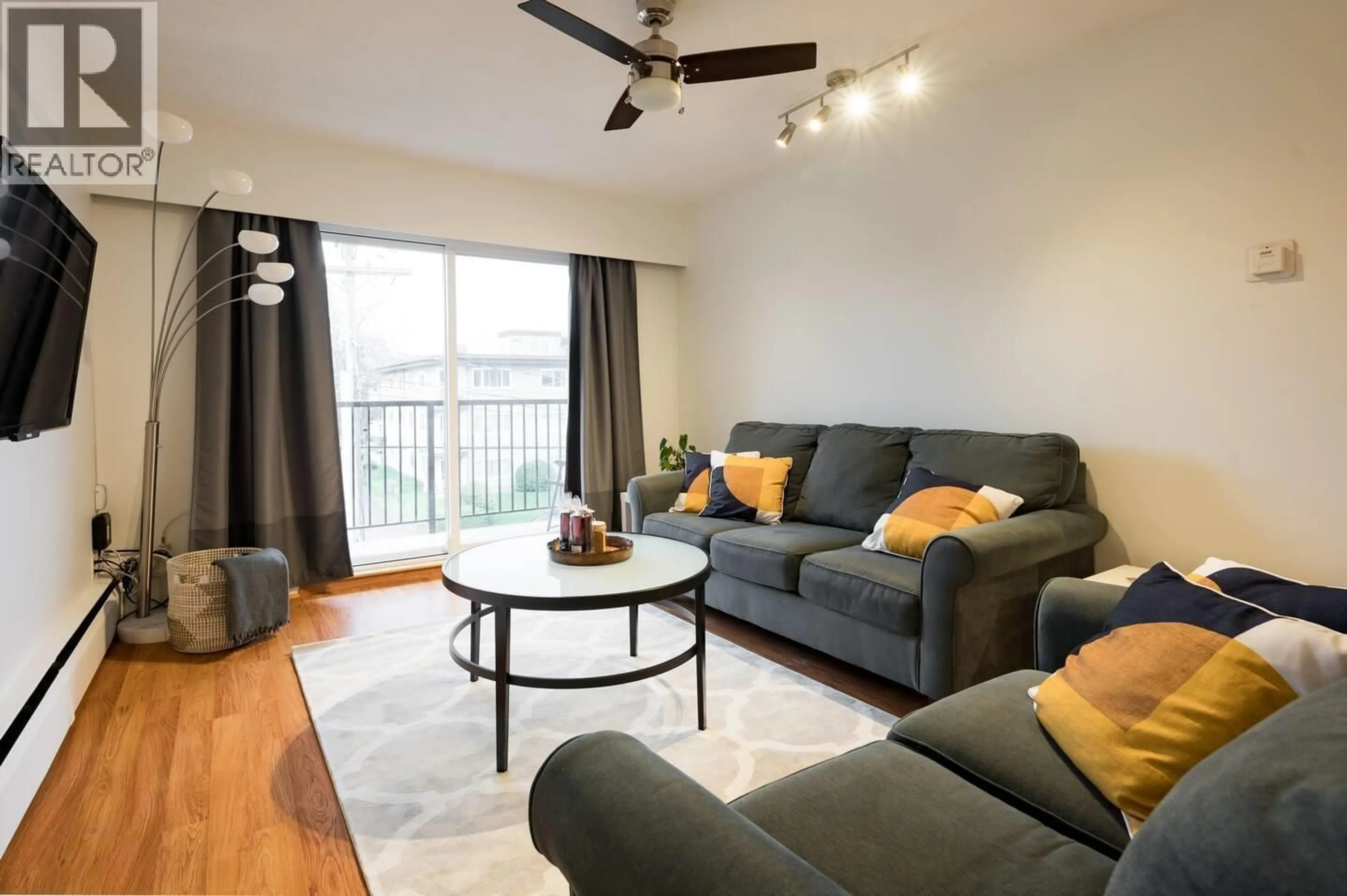 Living room with furniture, wood/laminate floor for 316 - 36 14TH AVENUE, Vancouver British Columbia V5T4C9