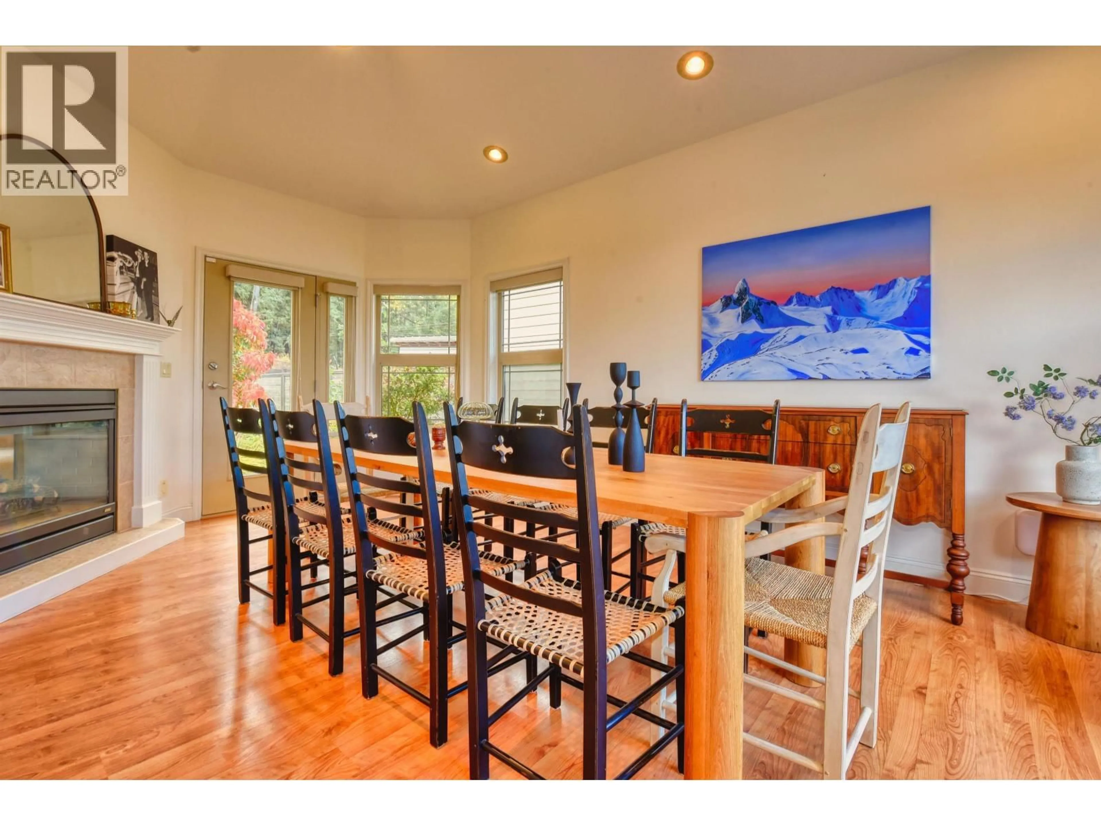 Dining room, wood/laminate floor for 1030 MIDNIGHT DRIVE, Williams Lake British Columbia V2G5K7