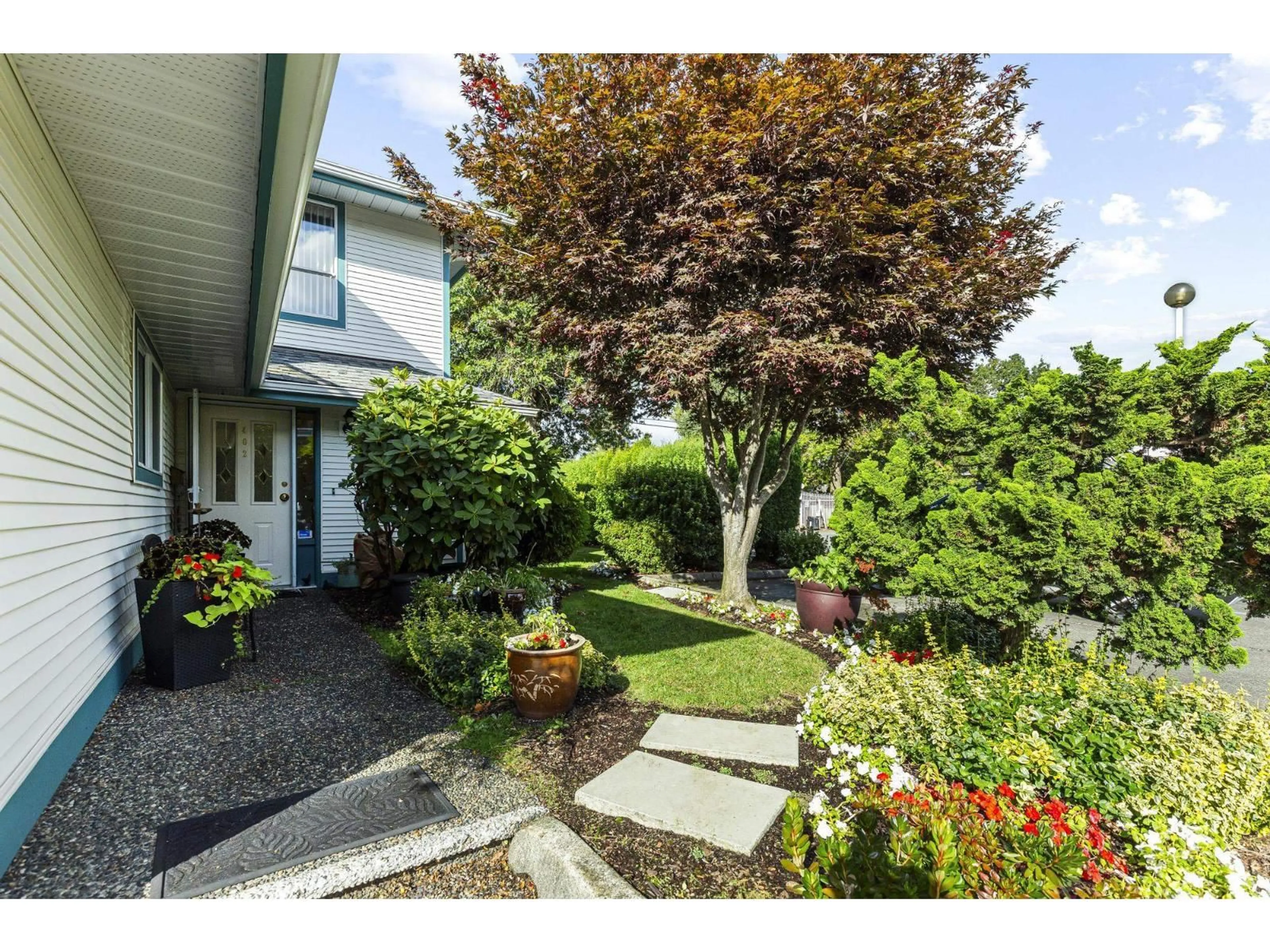 Patio, street for 402 - 7500 COLUMBIA, Mission British Columbia V2V4C1