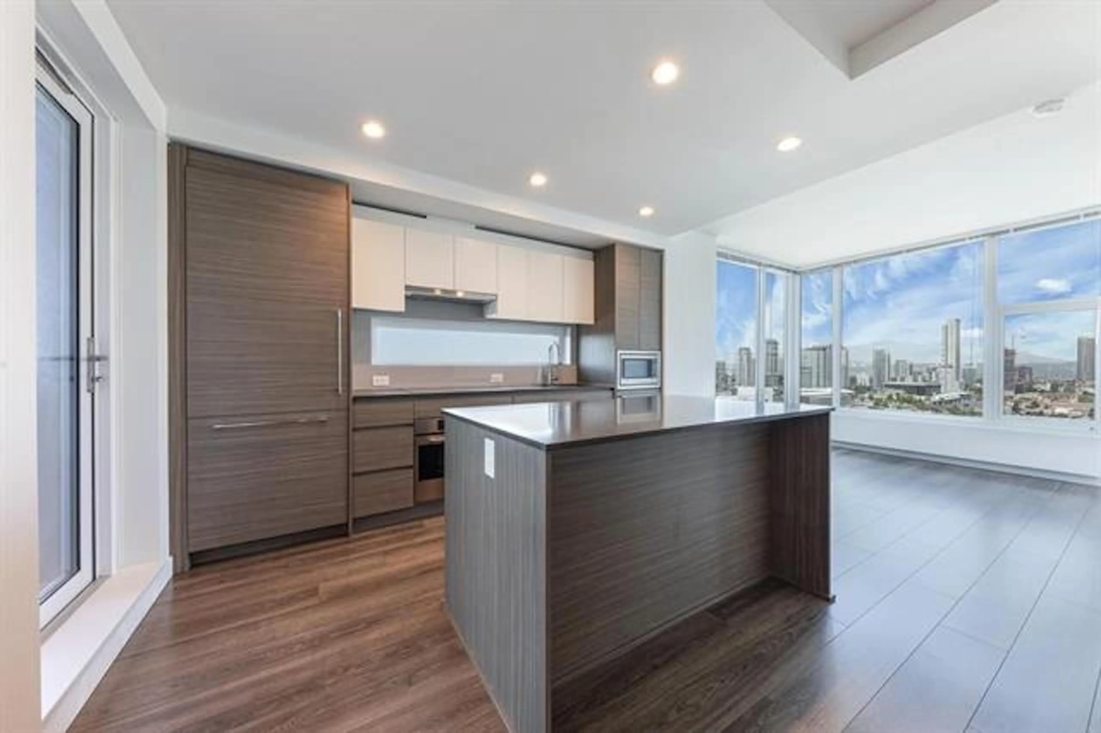 Open concept kitchen, unknown for 2704 - 13615 FRASER, Surrey British Columbia V3T0P7