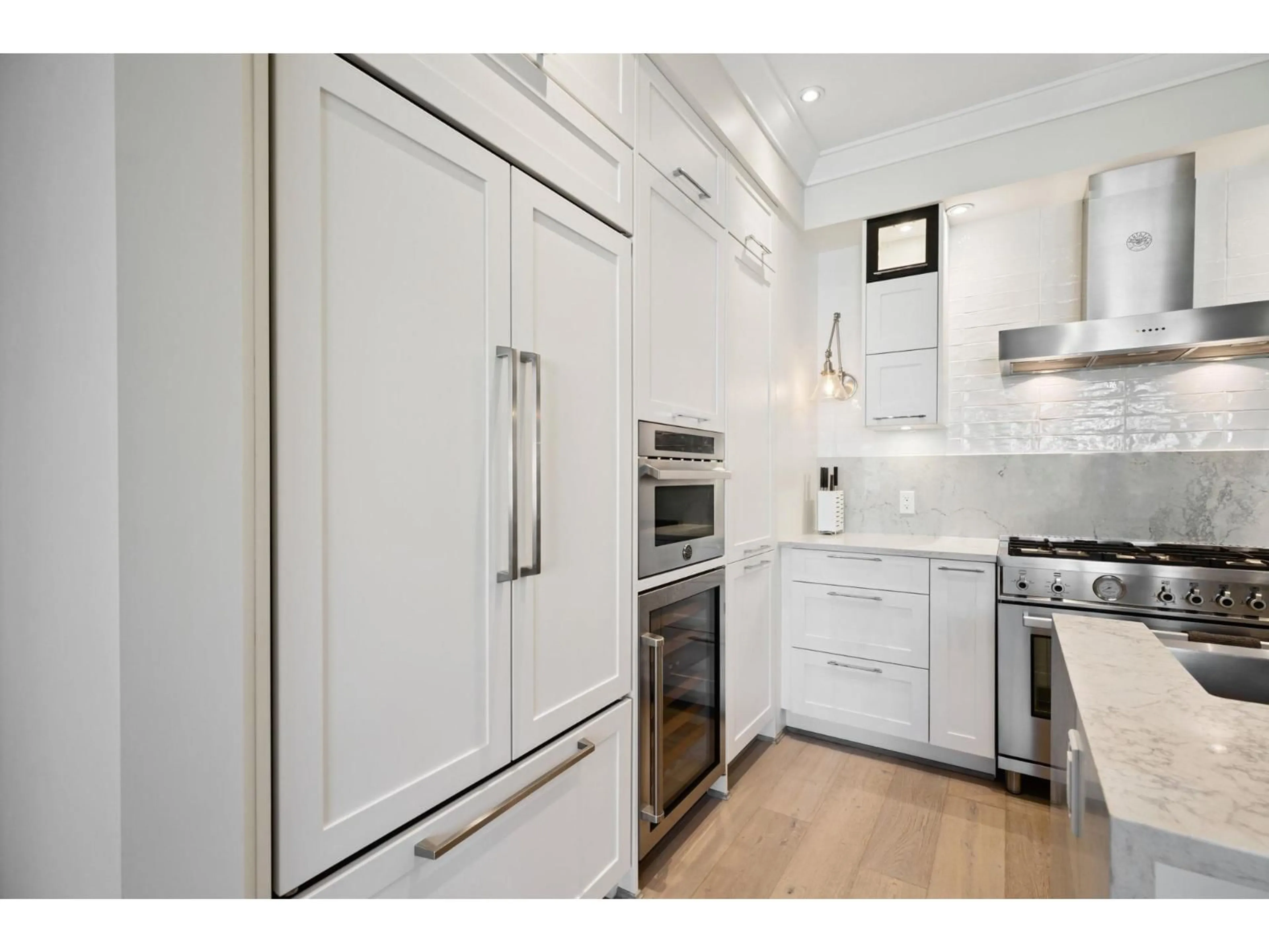 Contemporary kitchen, unknown for 206 - 23189 FRANCIS, Langley British Columbia V1M0G4