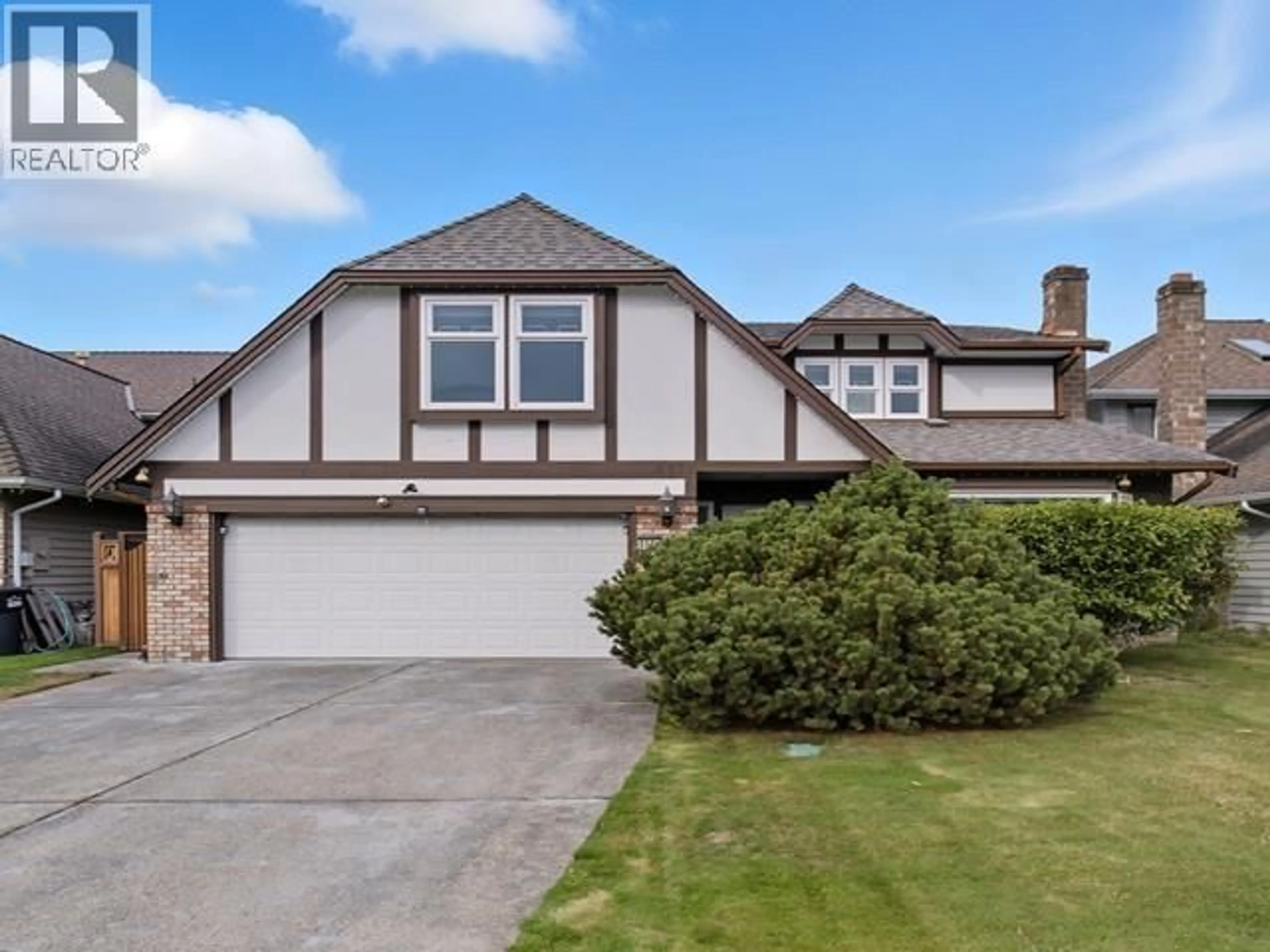 Home with vinyl exterior material, street for 5571 PEARL COURT, Richmond British Columbia V7C5E5