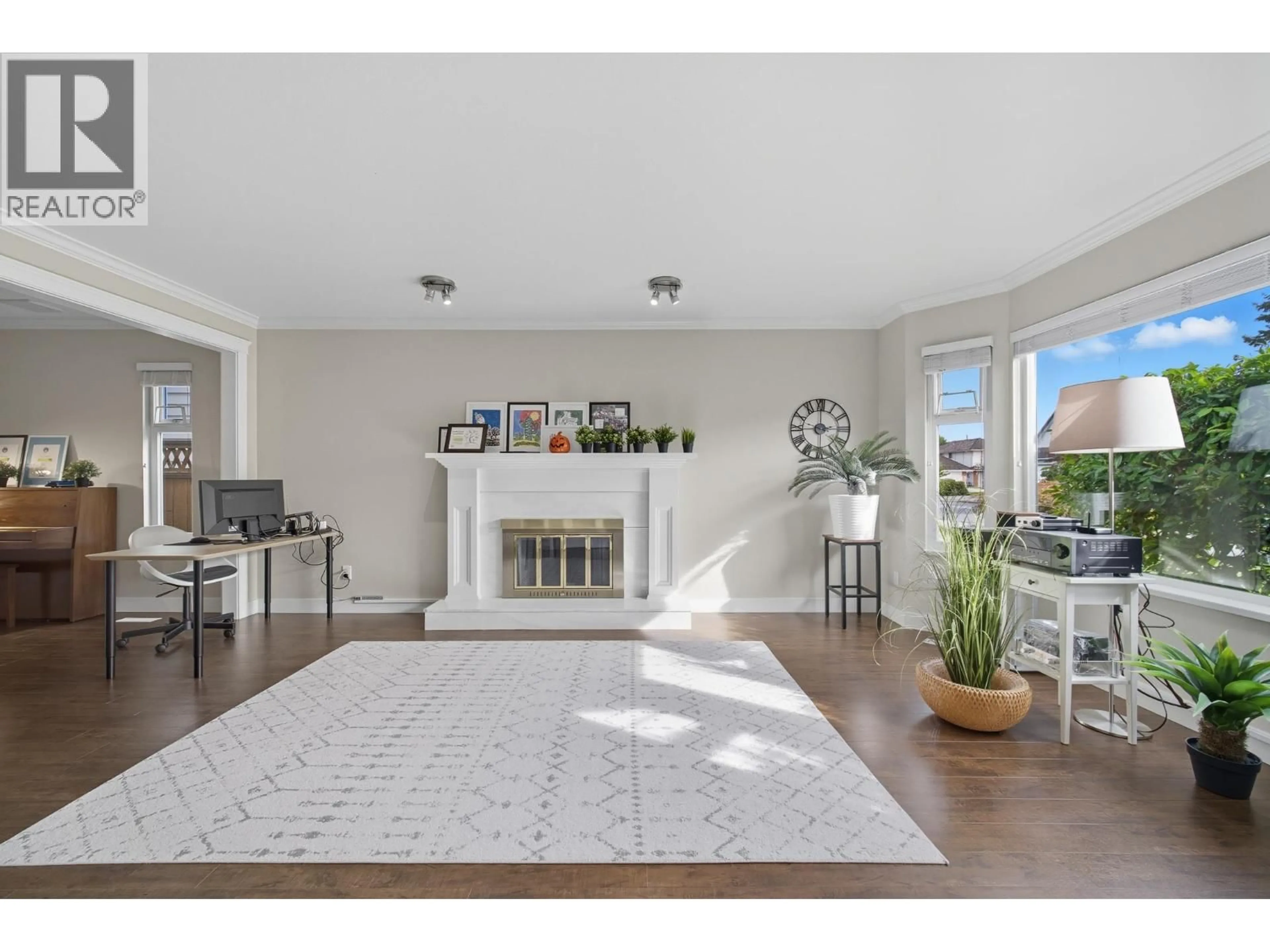Living room with furniture, unknown for 5571 PEARL COURT, Richmond British Columbia V7C5E5