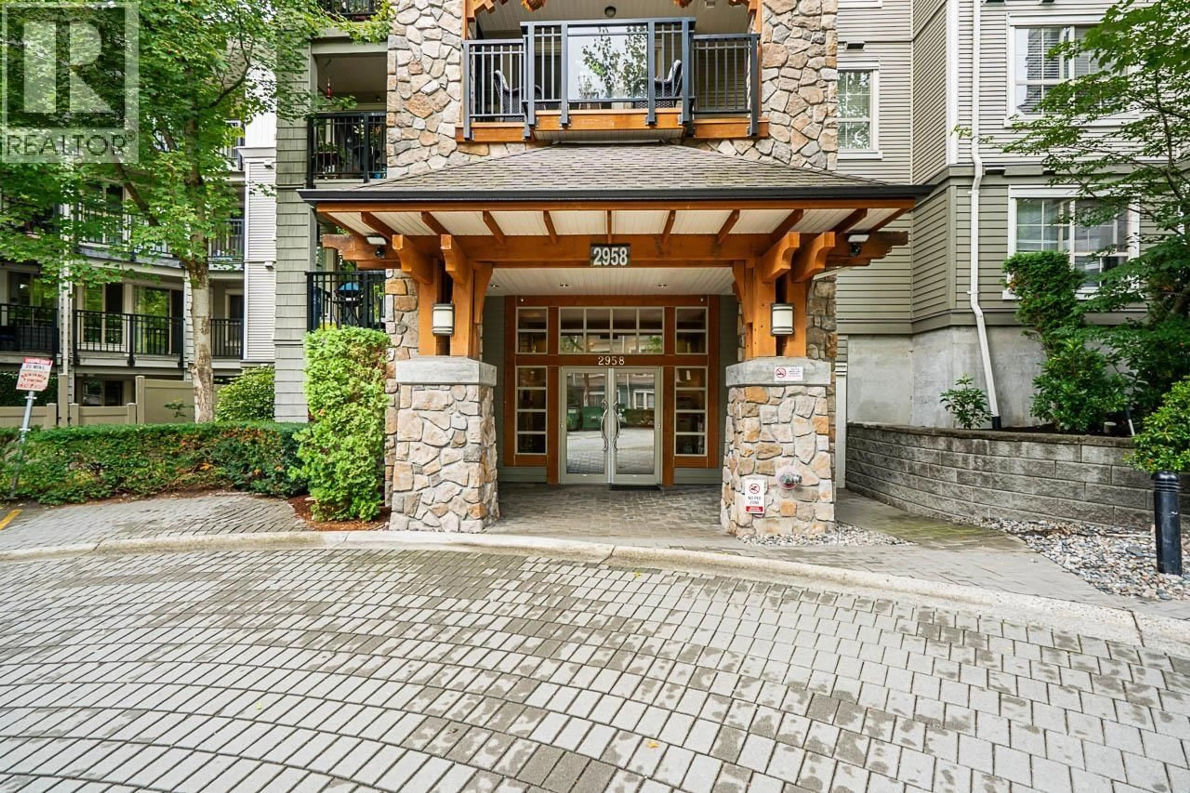 Indoor entryway for 211 - 2958 SILVER SPRINGS BOULEVARD, Coquitlam British Columbia V3E3R9