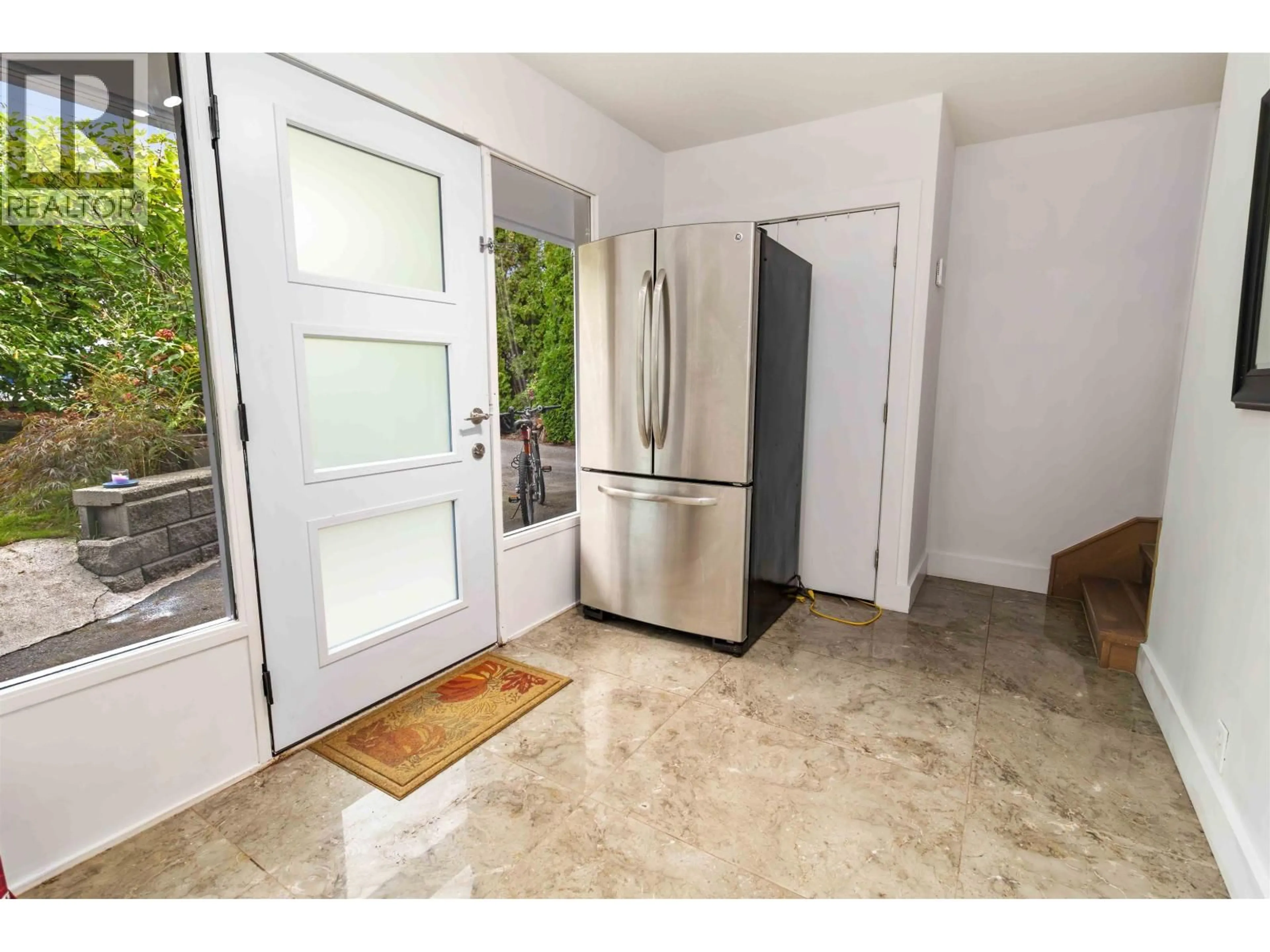 Indoor entryway for 759 MORGAN ROAD, North Vancouver British Columbia V7J1P3