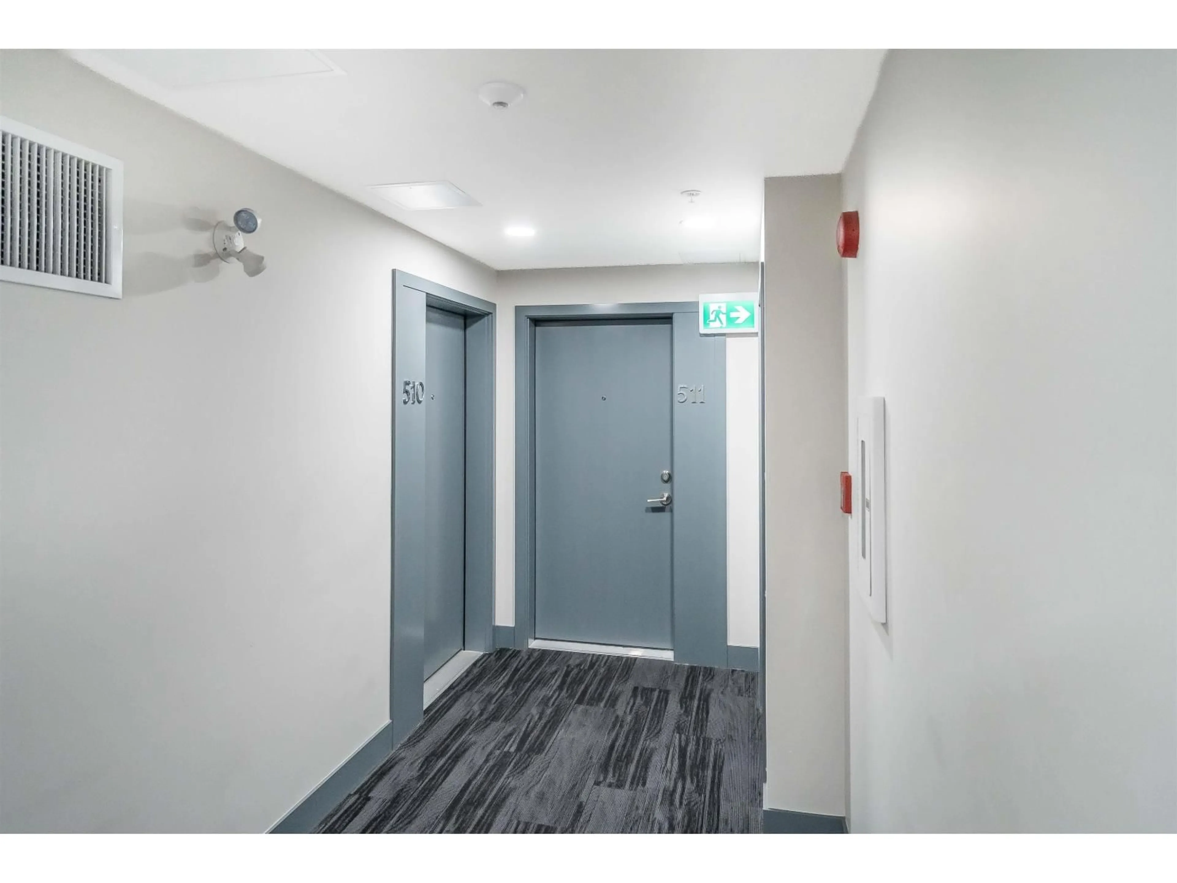 Indoor foyer for 511 - 2649 JAMES, Abbotsford British Columbia V2T3L6