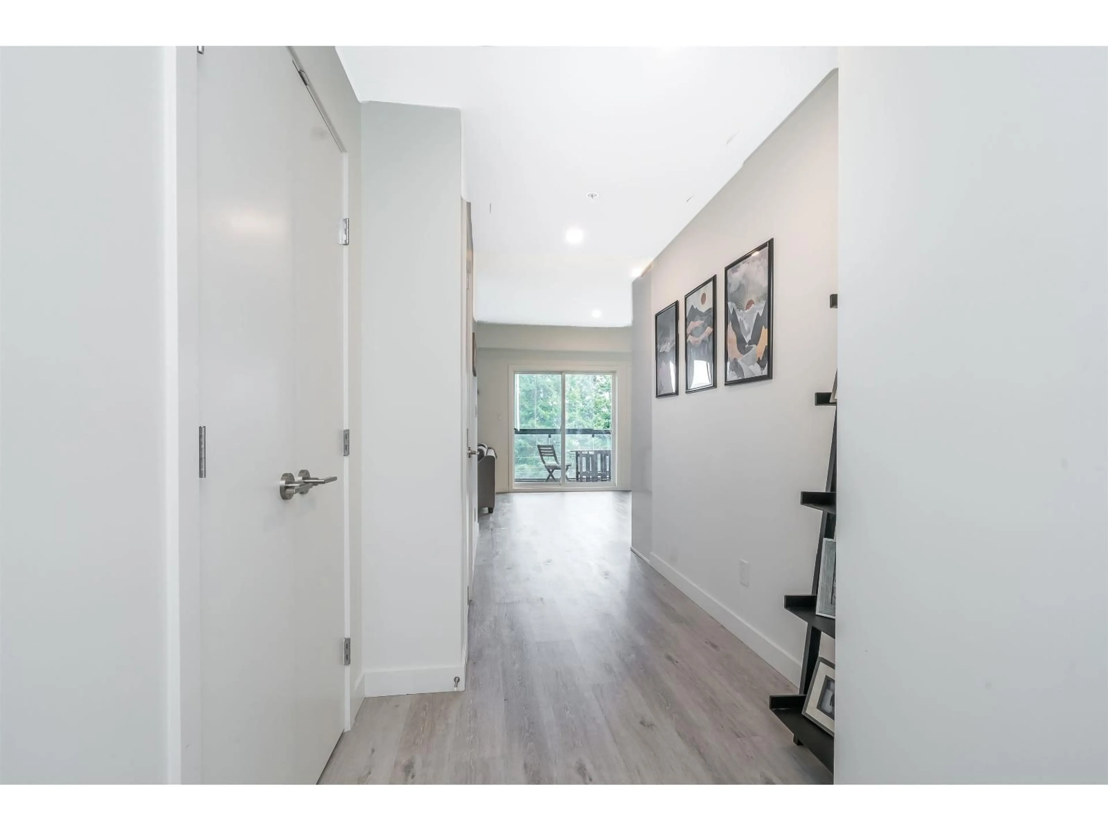 Indoor entryway for 511 - 2649 JAMES, Abbotsford British Columbia V2T3L6
