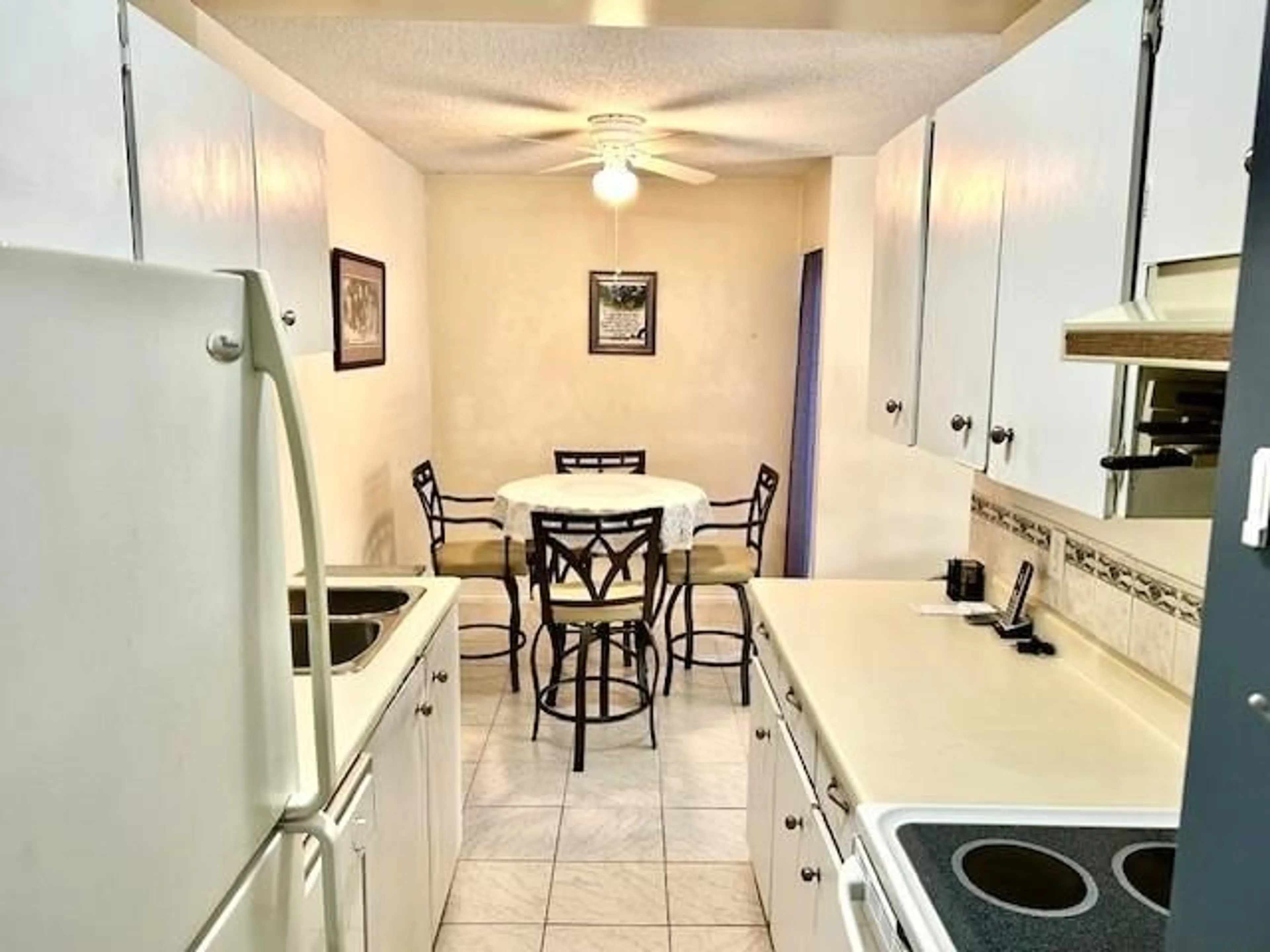 Standard kitchen, ceramic/tile floor for 110 - 14935 100, Surrey British Columbia V3R1J6