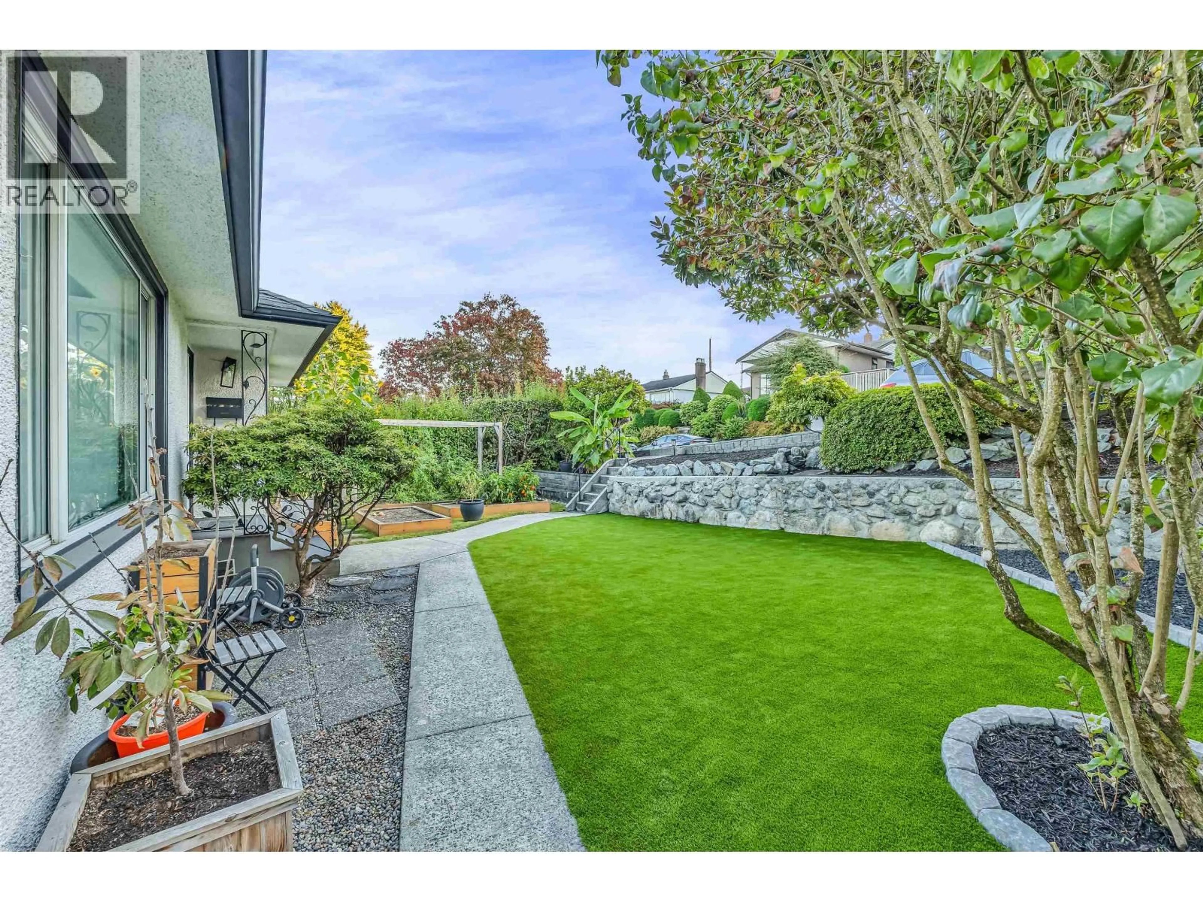 Patio, street for 831 SURREY STREET, New Westminster British Columbia V3L4W3