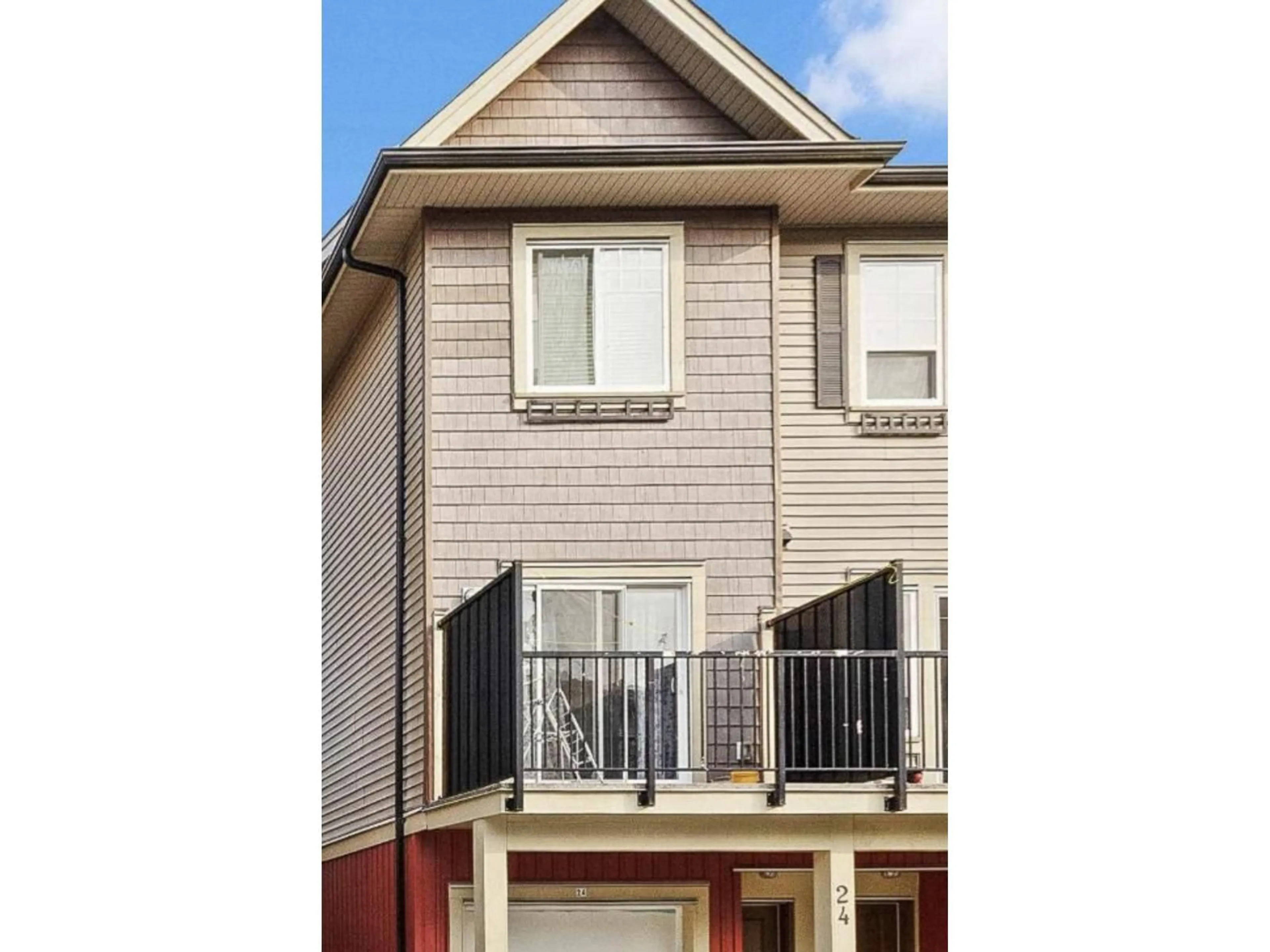 Home with vinyl exterior material, street for 24 - 2530 JANZEN, Abbotsford British Columbia V2T0H7