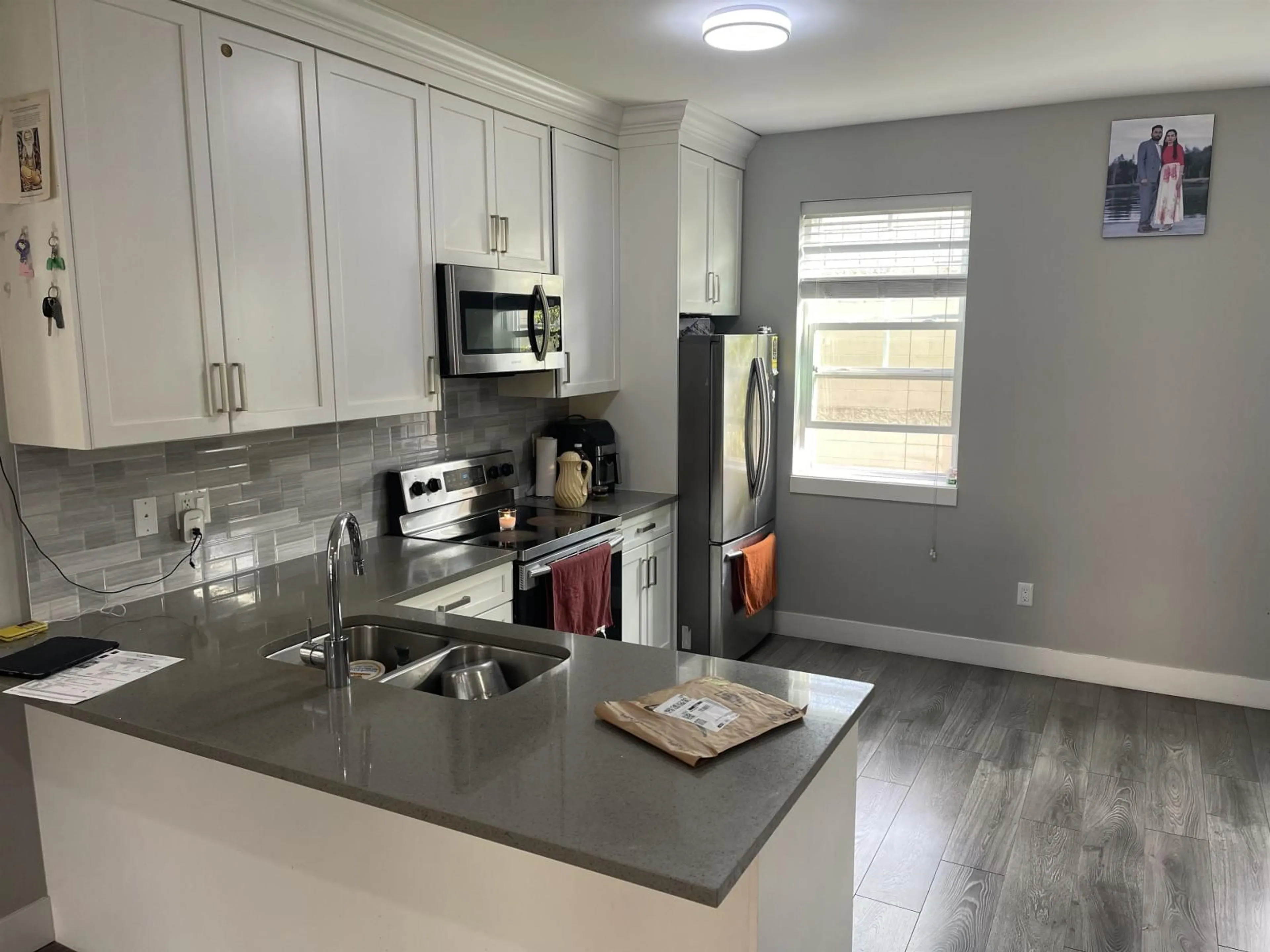 Open concept kitchen, unknown for 24 - 2530 JANZEN, Abbotsford British Columbia V2T0H7