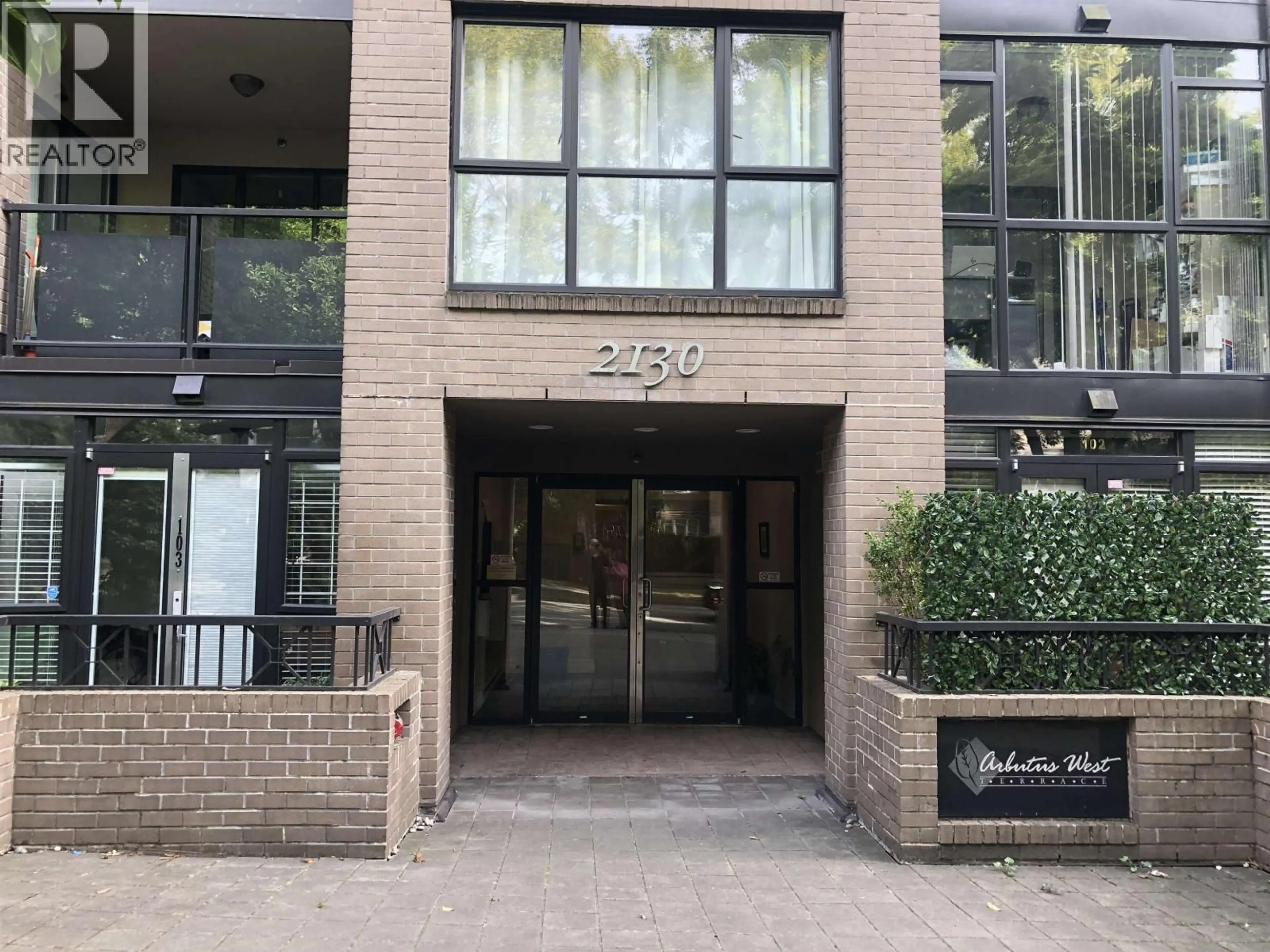 Indoor foyer for 105 - 2130 12TH AVENUE, Vancouver British Columbia V6K2N2