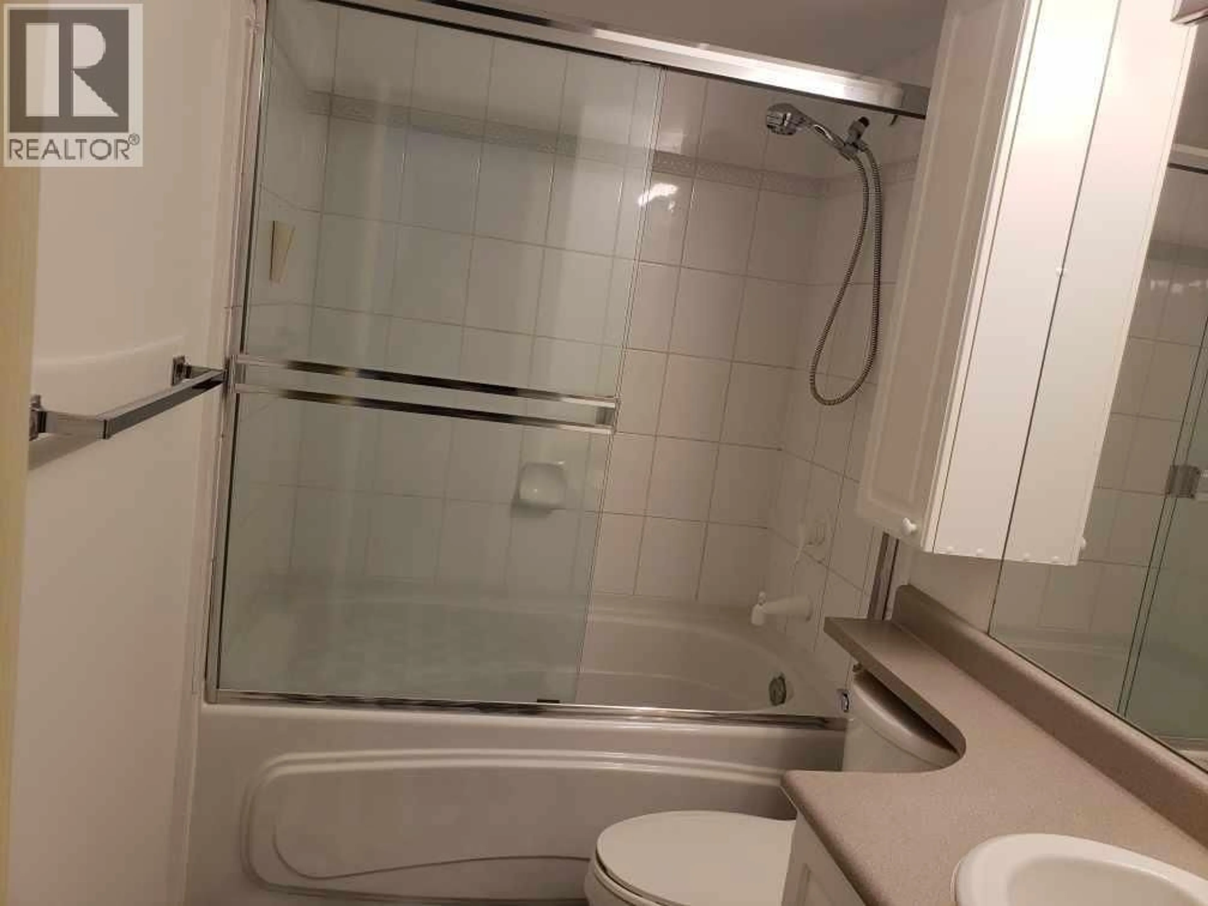 Standard bathroom, floor is not visible for 105 - 2130 12TH AVENUE, Vancouver British Columbia V6K2N2