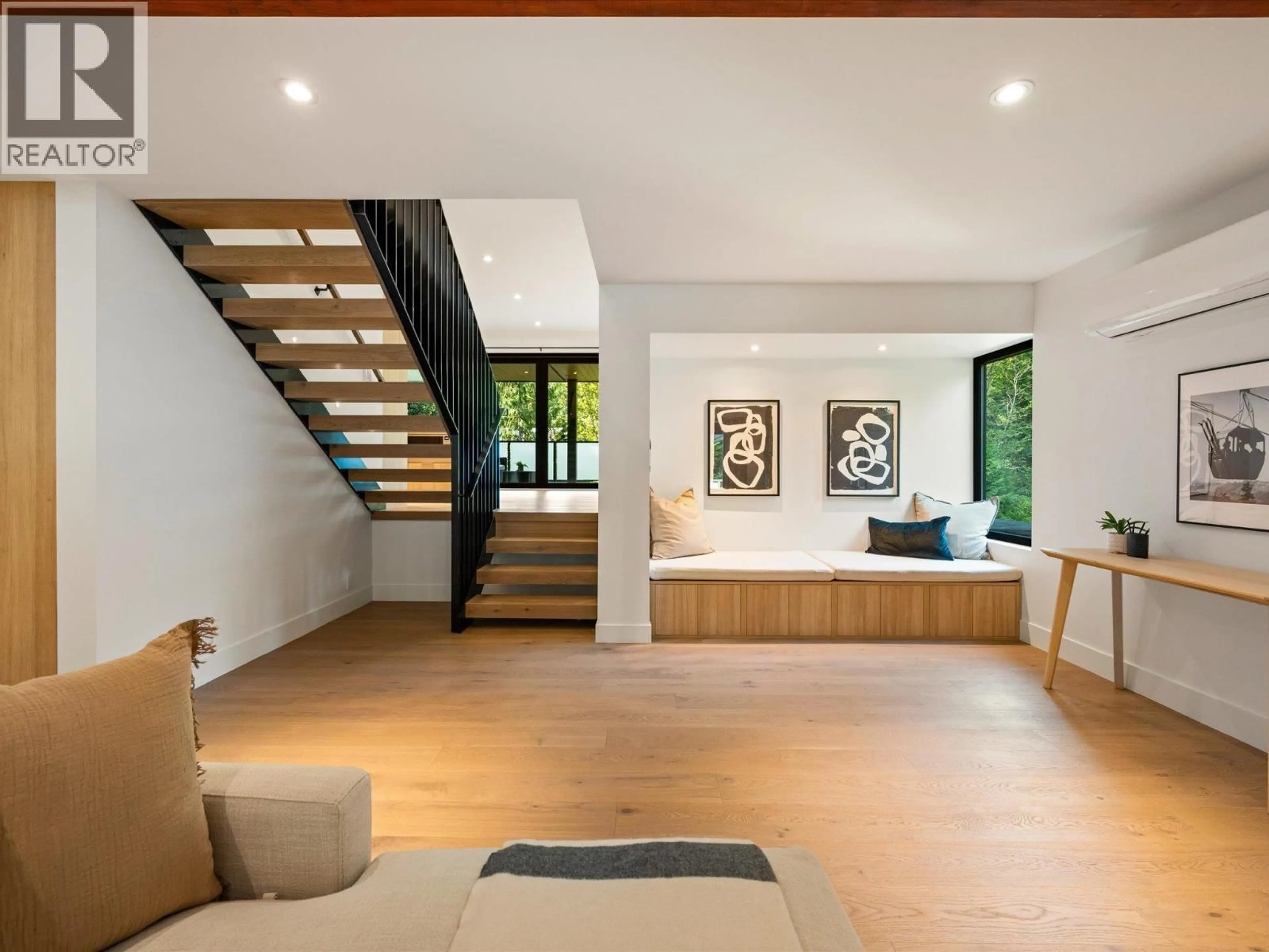 Indoor entryway for 3005 BRIO ENTRANCE, Whistler British Columbia V8E0B8