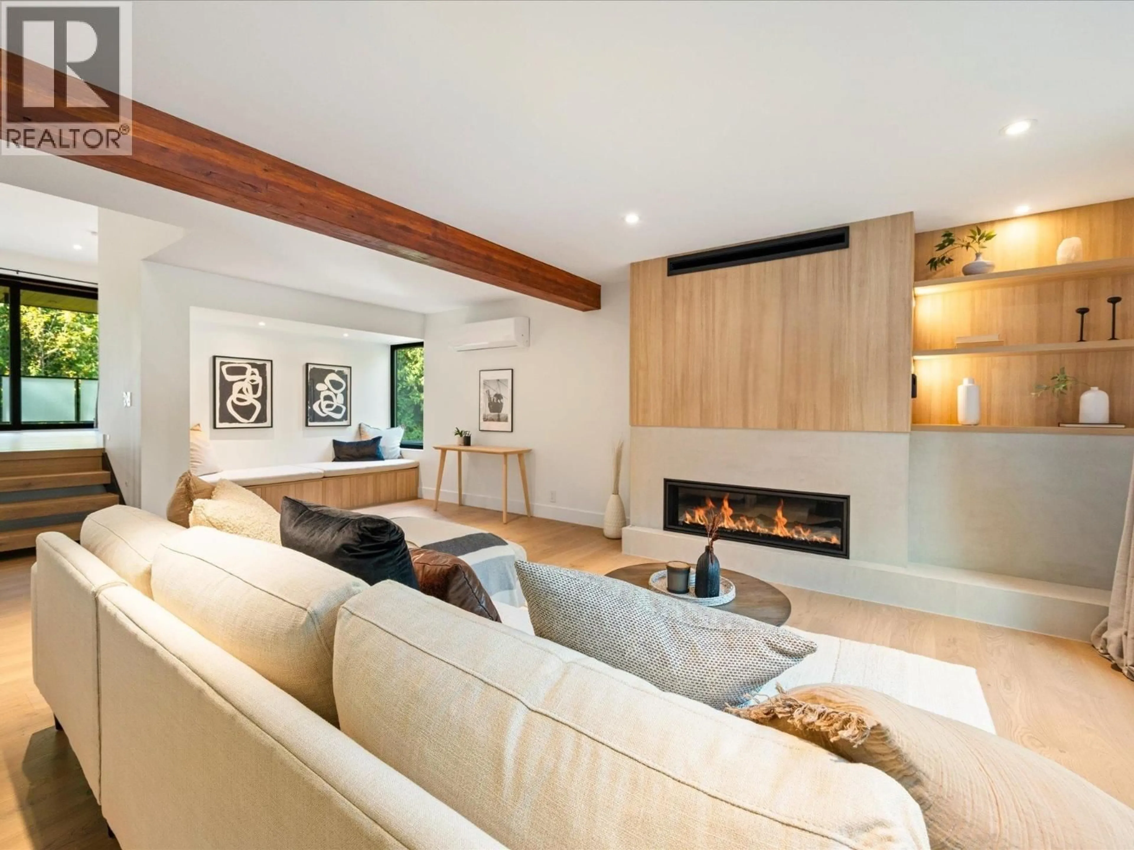 Living room with furniture, unknown for 3005 BRIO ENTRANCE, Whistler British Columbia V8E0B8