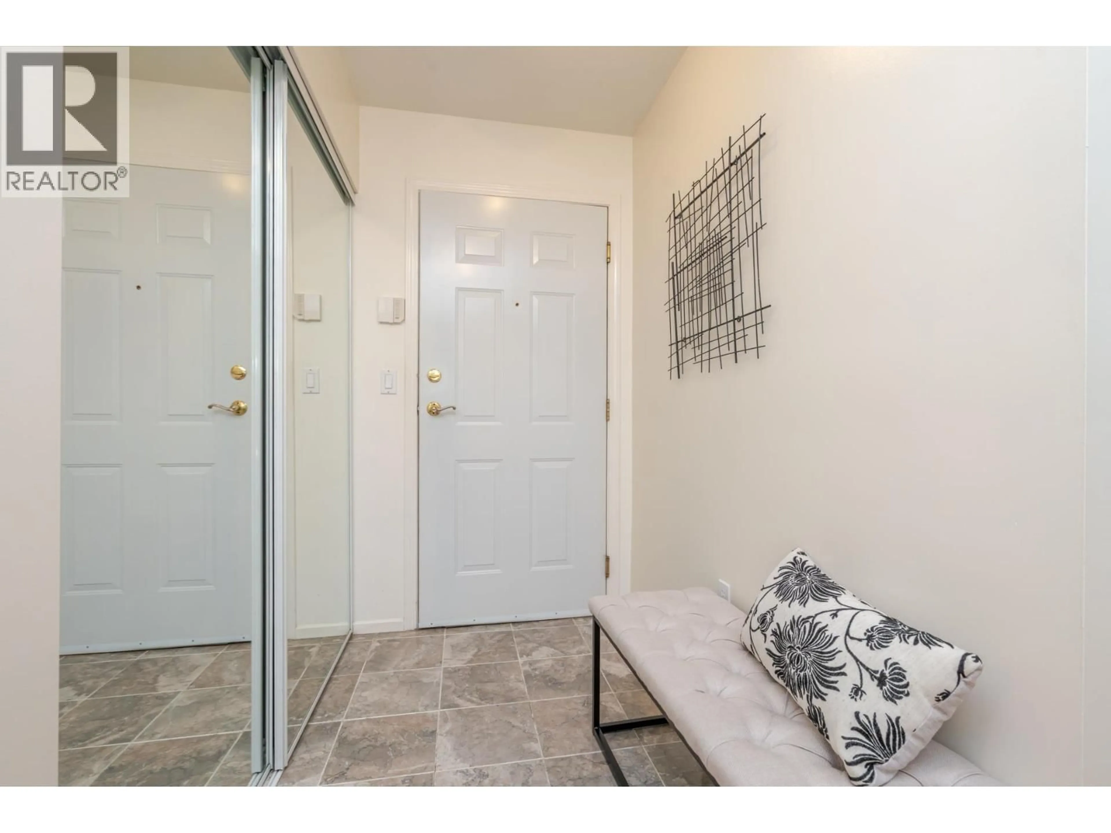 Indoor entryway for 108 - 5556 14TH AVENUE, Tsawwassen British Columbia V4M4E7