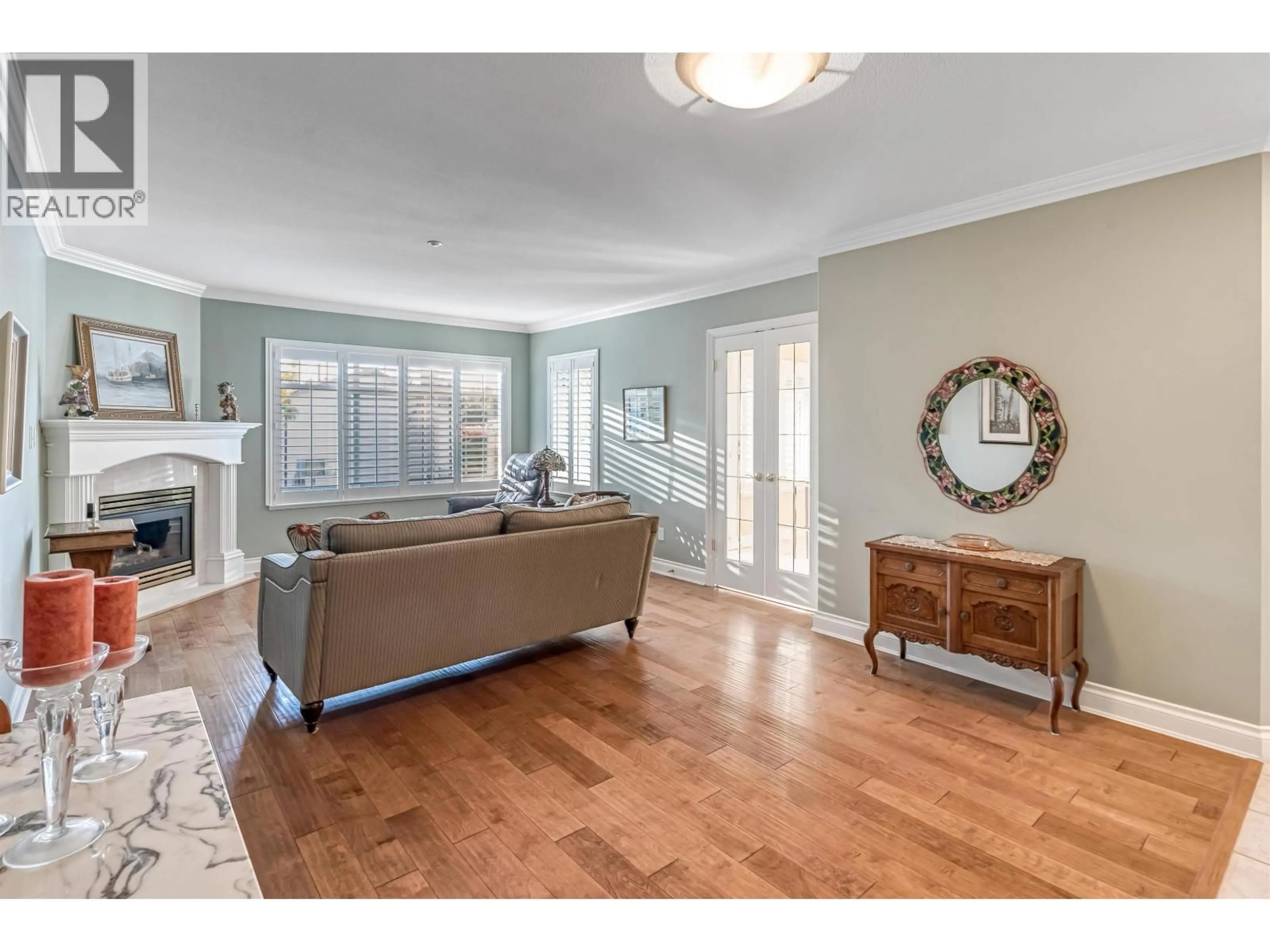 Living room with furniture, wood/laminate floor for 205 - 1320 55 STREET, Delta British Columbia V4M3K3