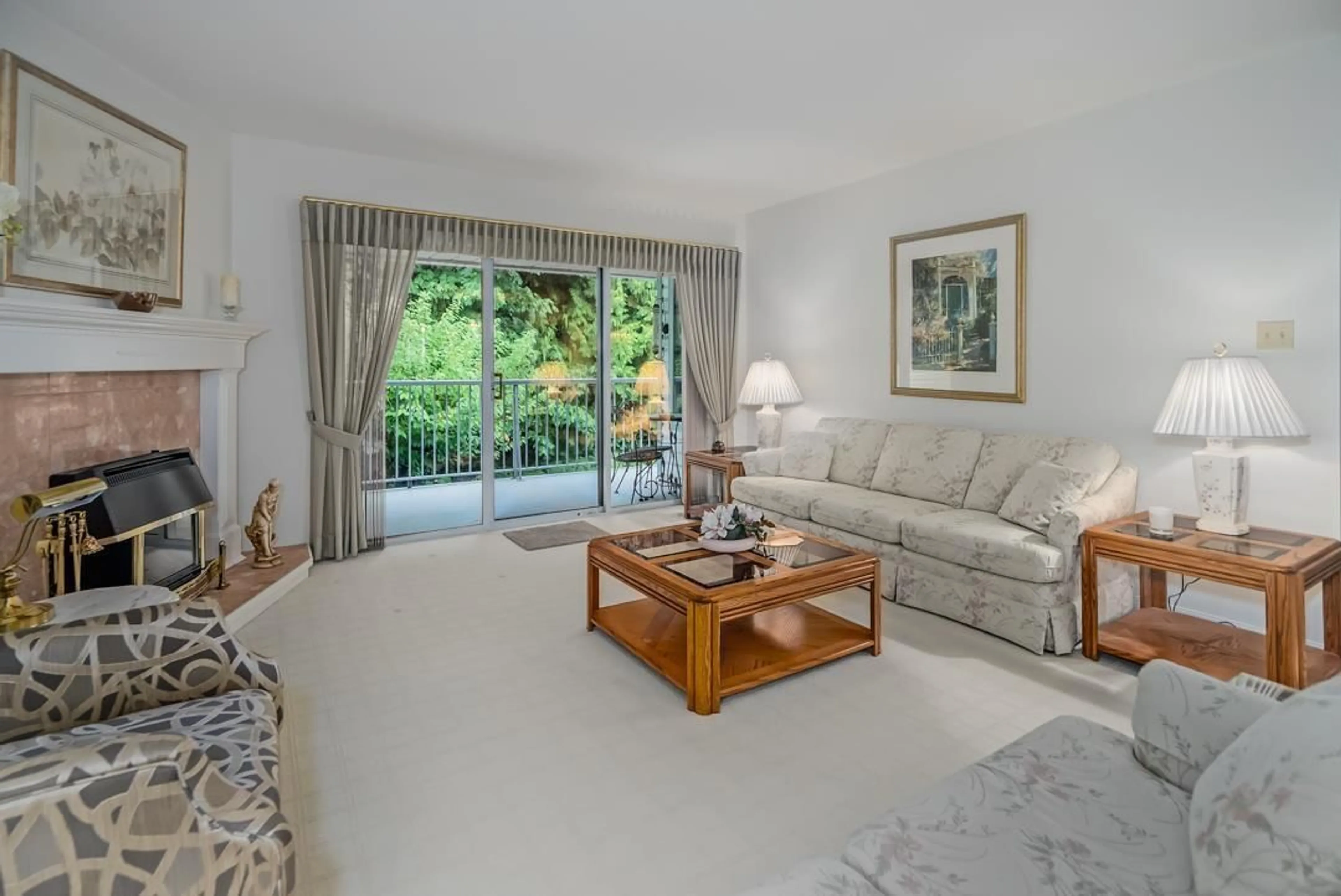 Living room with furniture, unknown for 17 - 2988 HORN, Abbotsford British Columbia V2S3C1