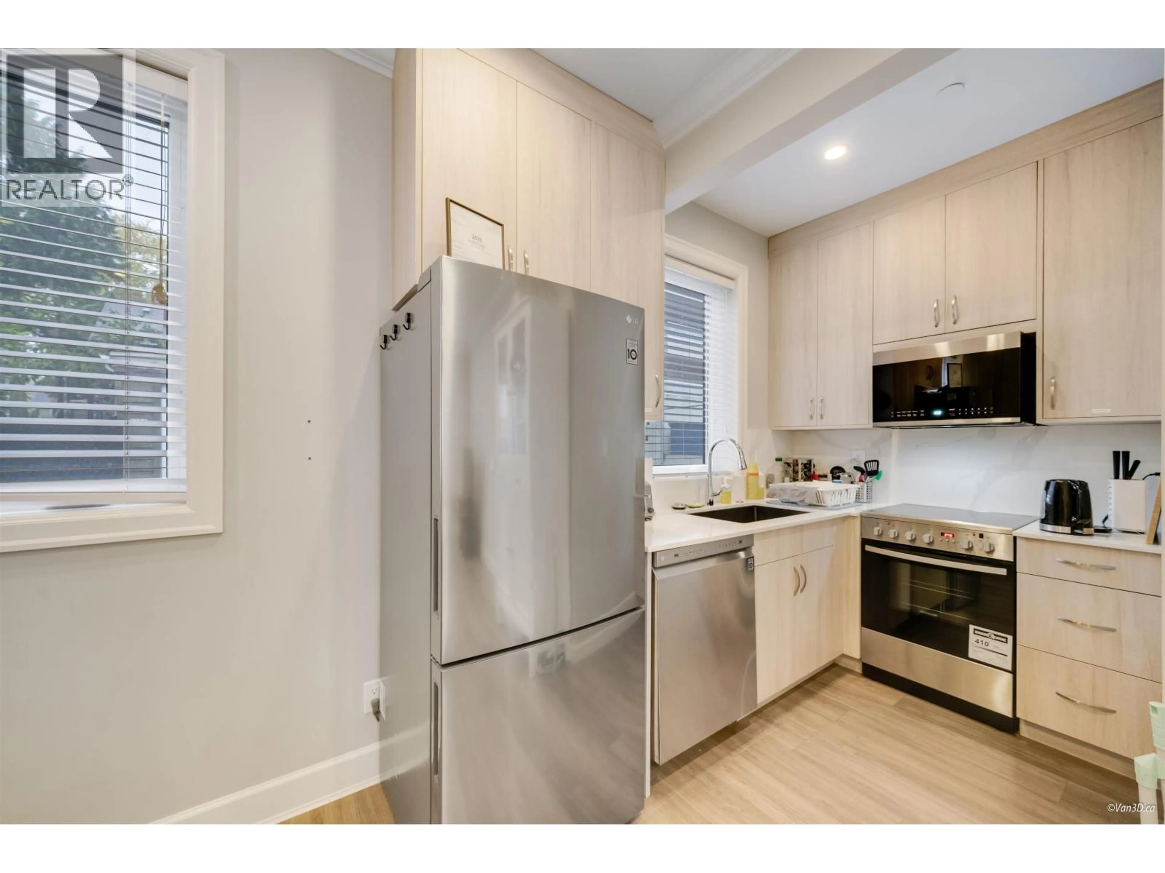 Standard kitchen, unknown for 3657 29TH AVENUE, Vancouver British Columbia V6S1T5