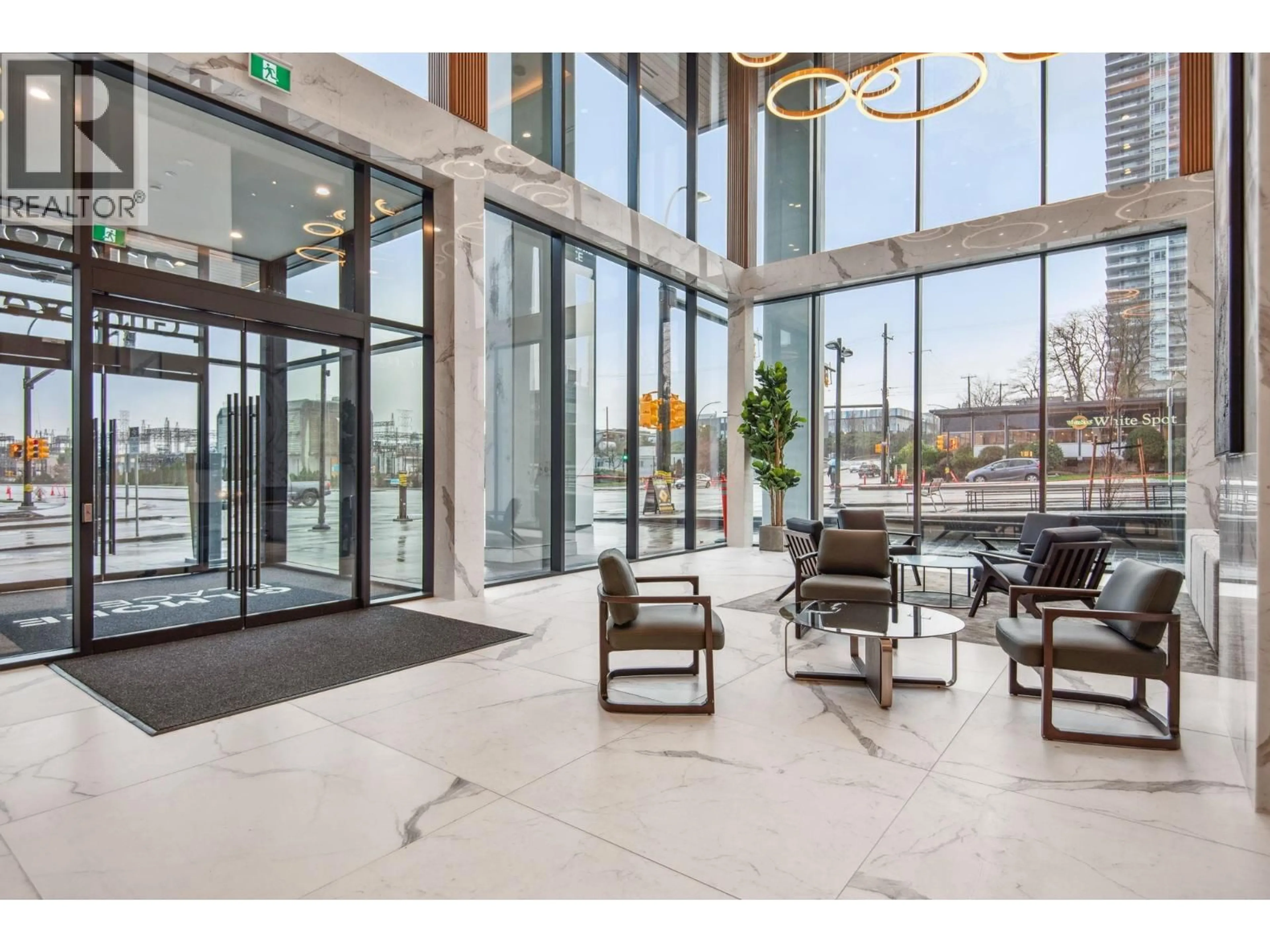 Indoor foyer for 5906 - 2108 GILMORE AVENUE, Burnaby British Columbia V5C0N8