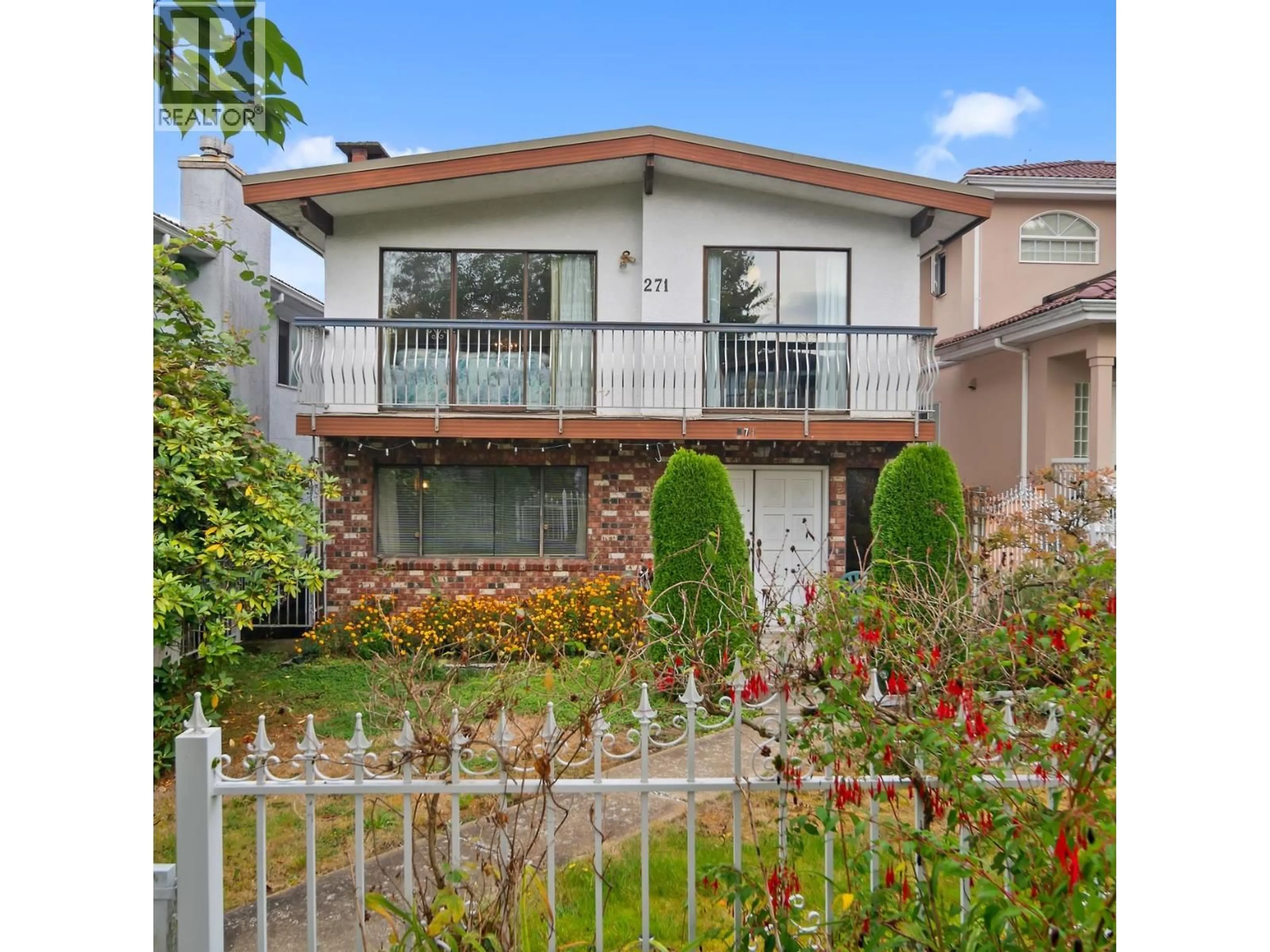 Home with vinyl exterior material, street for 271 38TH AVENUE, Vancouver British Columbia V5W1H3