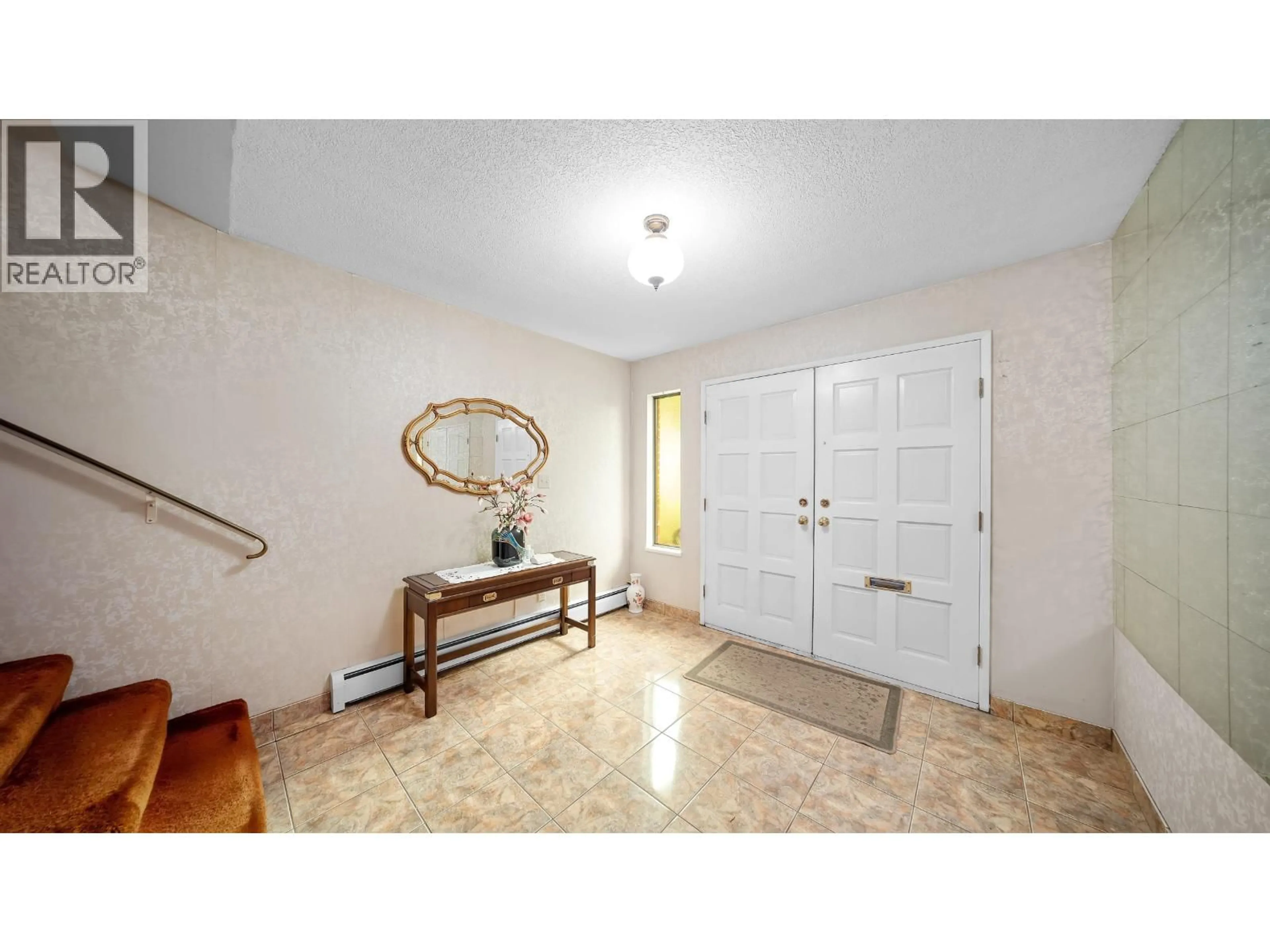 Indoor entryway for 271 38TH AVENUE, Vancouver British Columbia V5W1H3