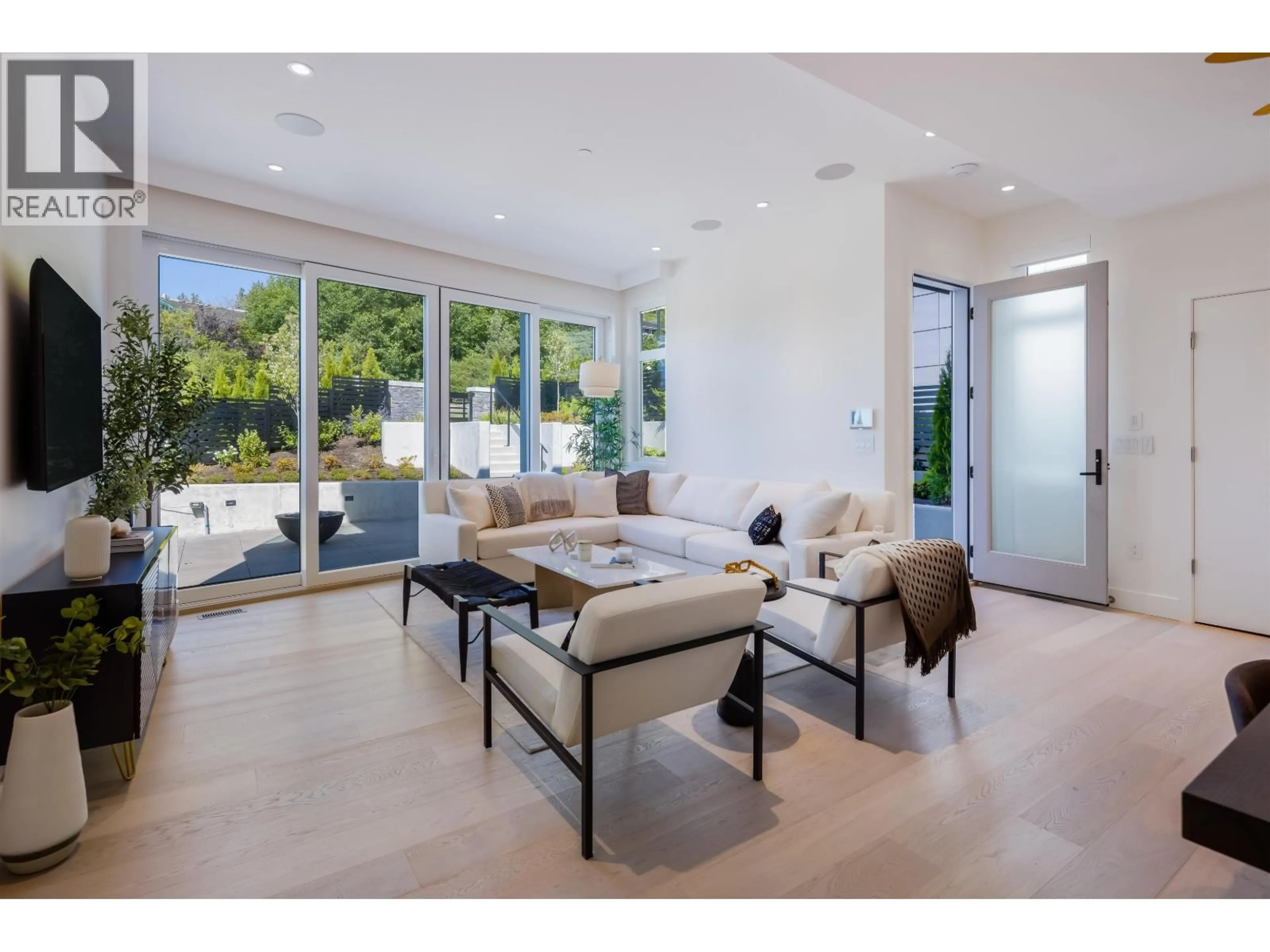 Living room with furniture, unknown for 592 ARTHUR ERICKSON PLACE, West Vancouver British Columbia V7T1J1