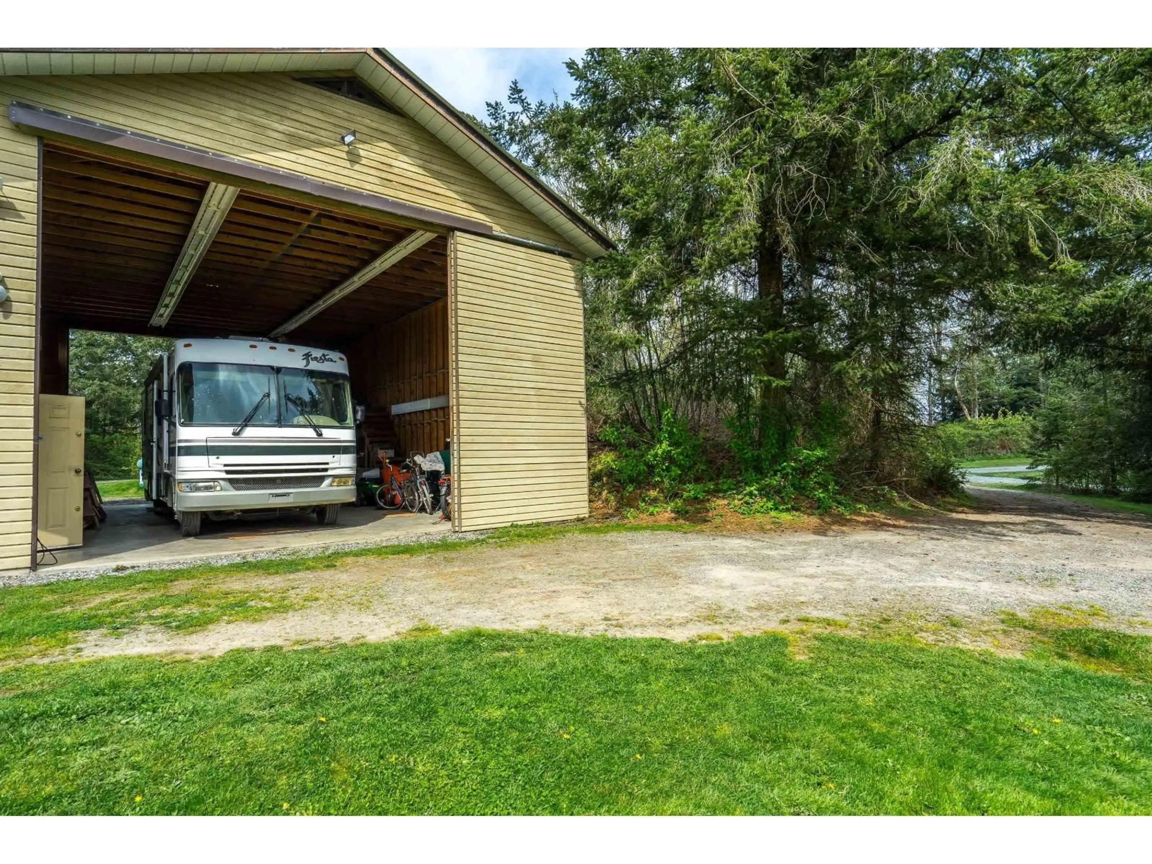 Indoor garage for 24548 21B, Langley British Columbia V2Z1J3