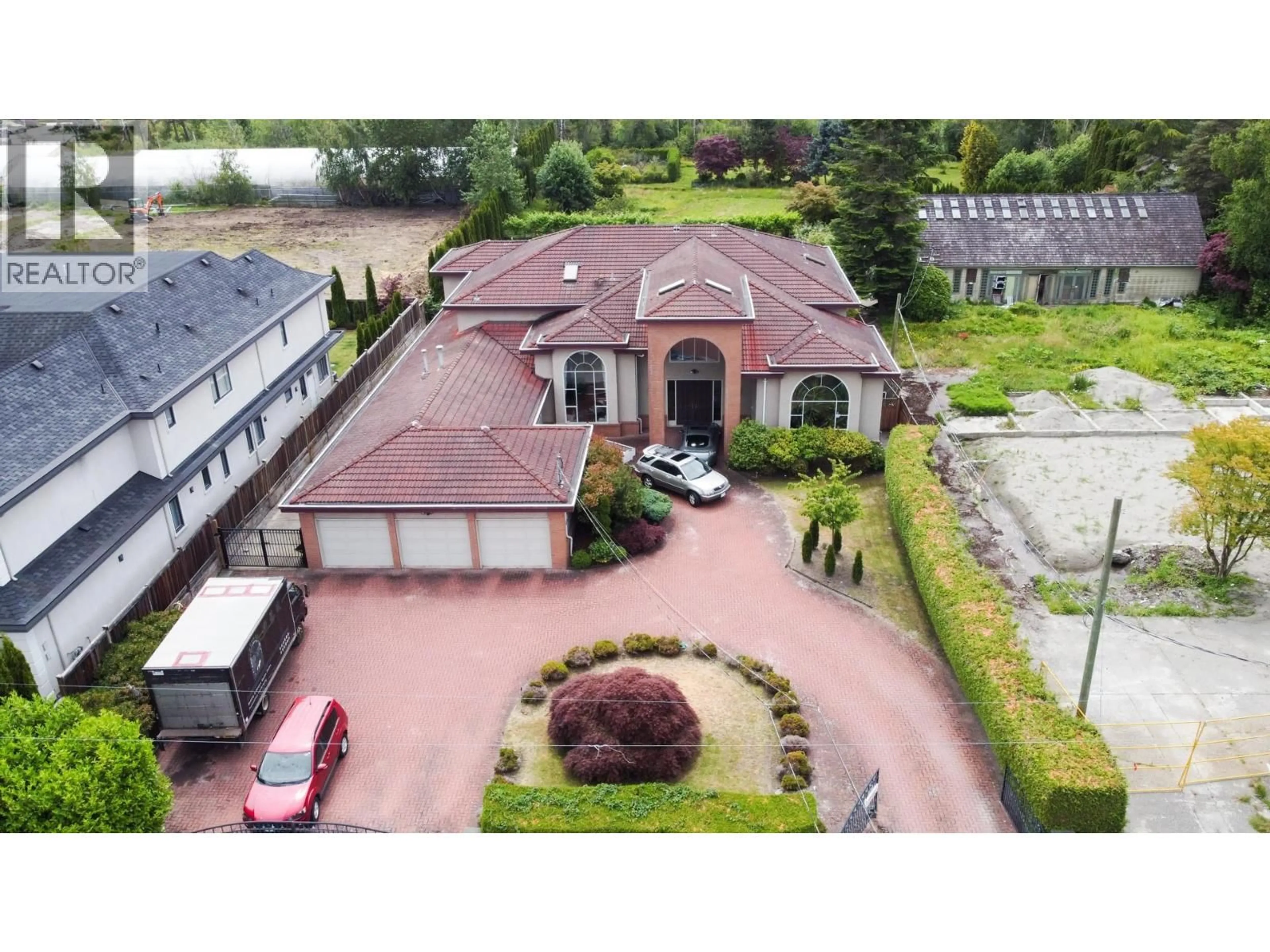A pic from outside/outdoor area/front of a property/back of a property/a pic from drone, street for 11660 BLUNDELL ROAD, Richmond British Columbia V6Y1L3