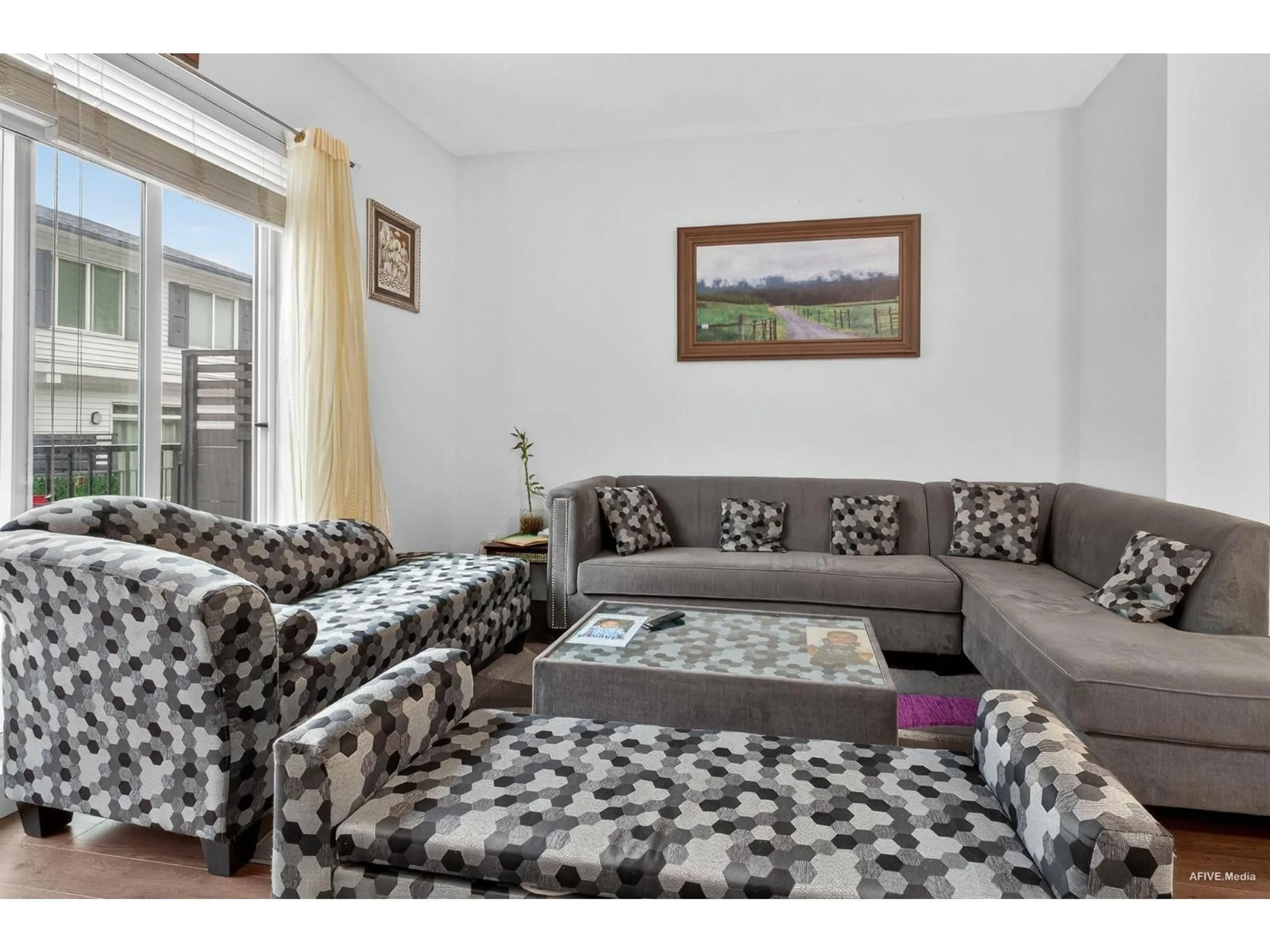 Living room with furniture, unknown for 37 - 8130 136A, Surrey British Columbia V3W1H9