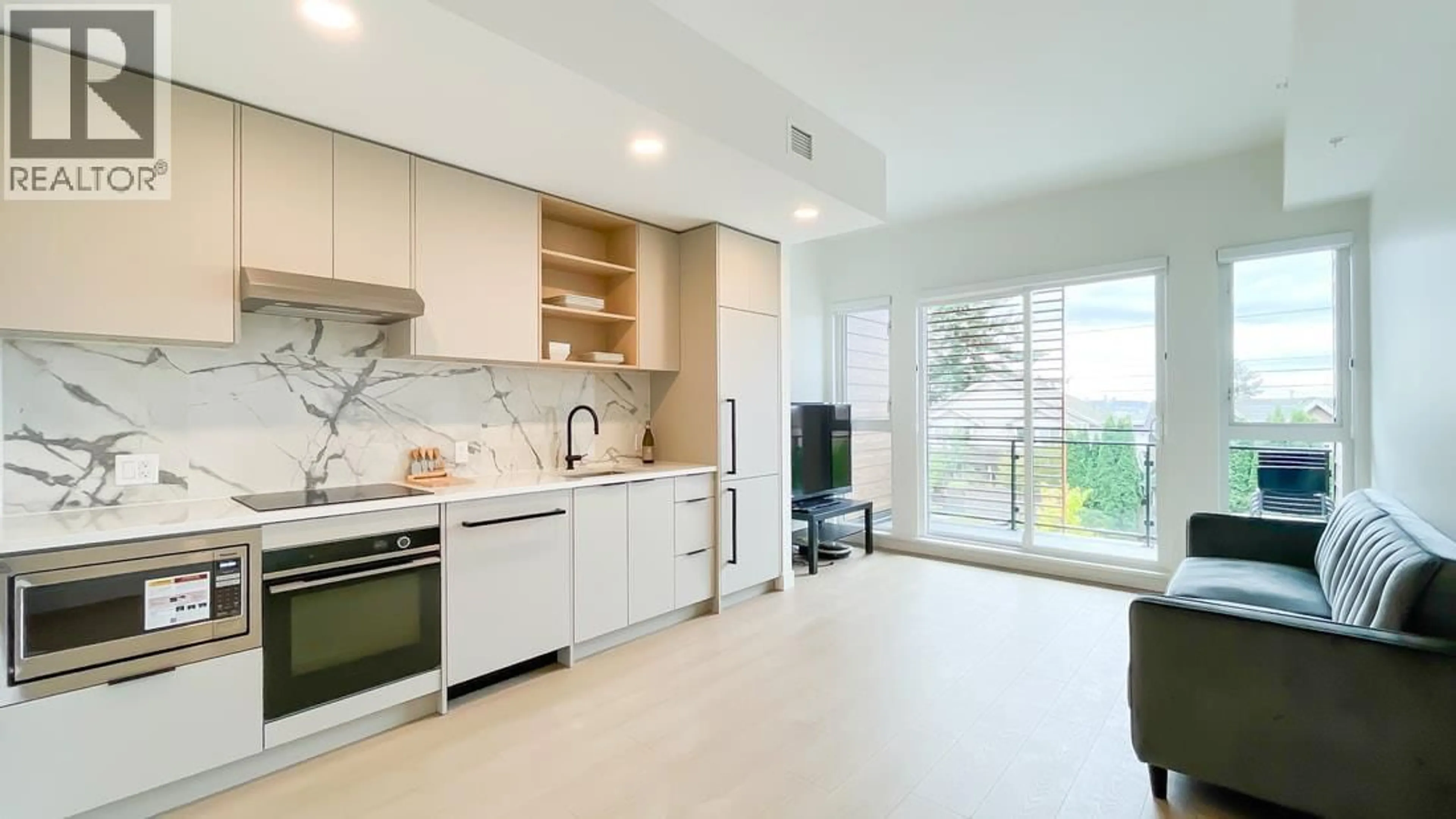 Open concept kitchen, ceramic/tile floor for 108 - 422 3RD STREET, North Vancouver British Columbia V7L0K1