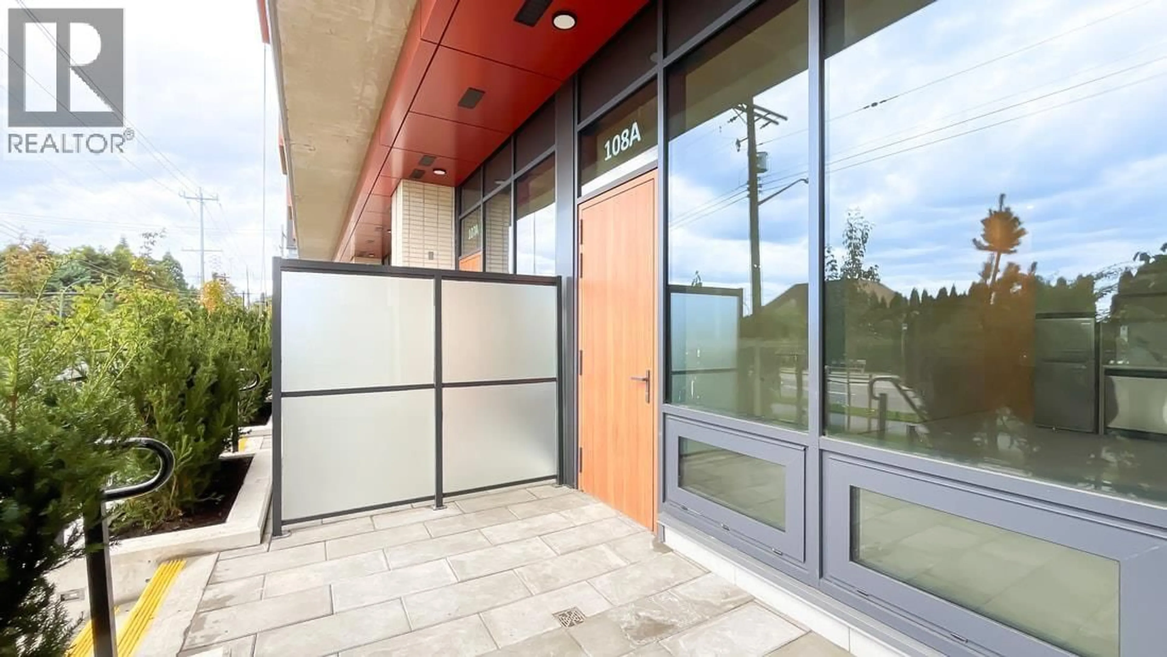 Indoor foyer for 108 - 422 3RD STREET, North Vancouver British Columbia V7L0K1