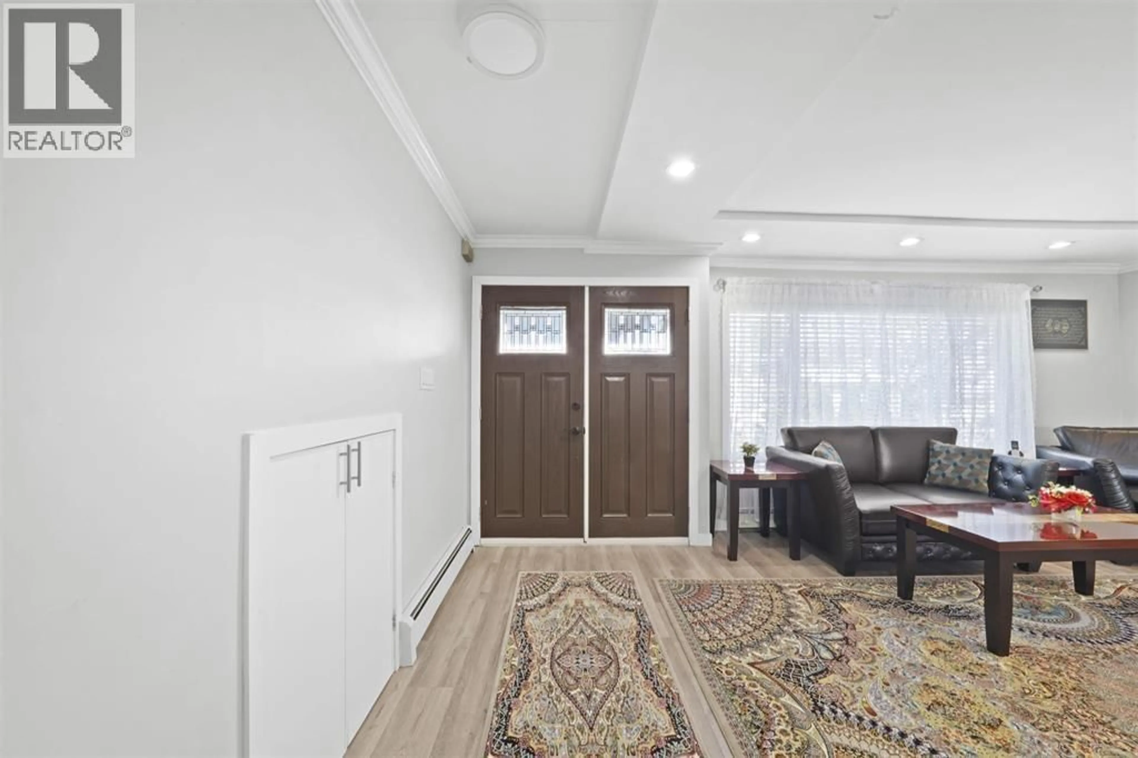 Indoor entryway for 7768 18TH AVENUE, Burnaby British Columbia V3N1J2