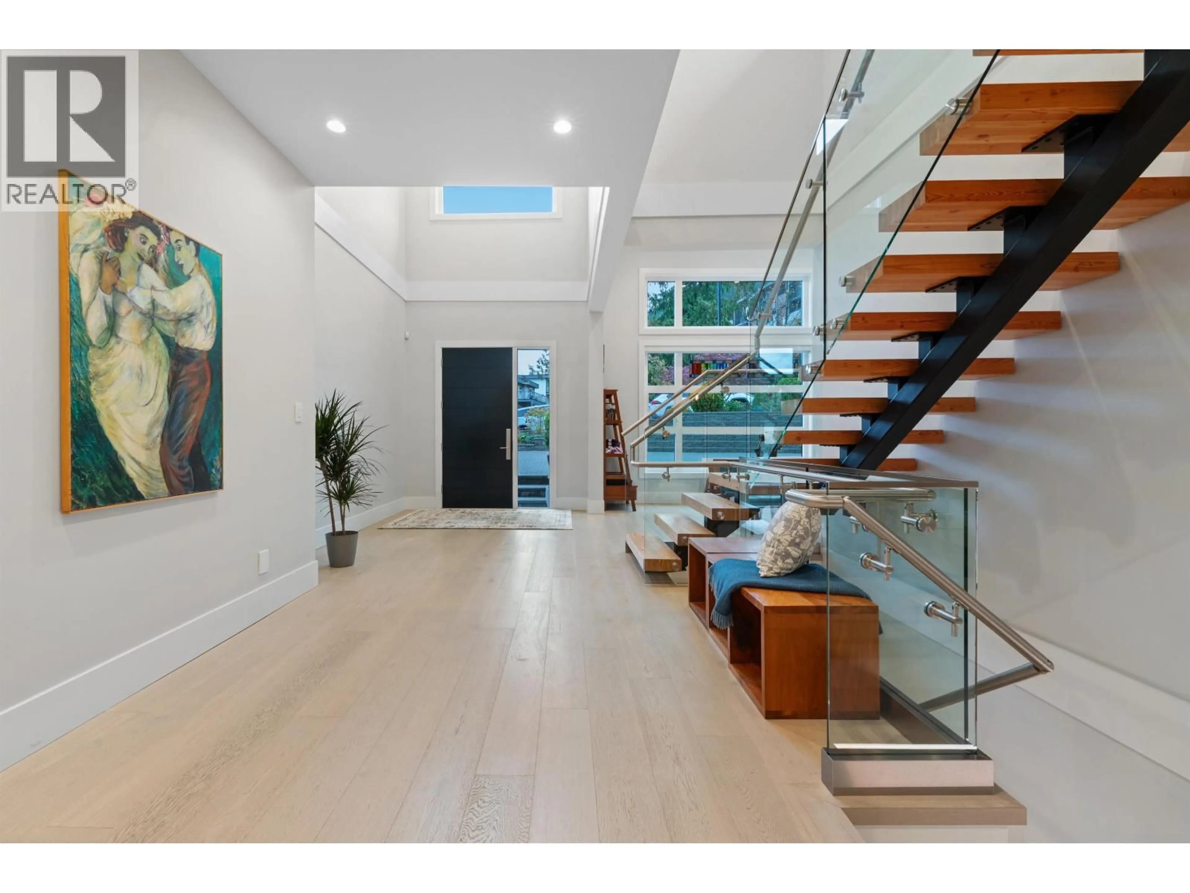 Indoor foyer for 3404 MAMQUAM ROAD, Squamish British Columbia V8B0S6