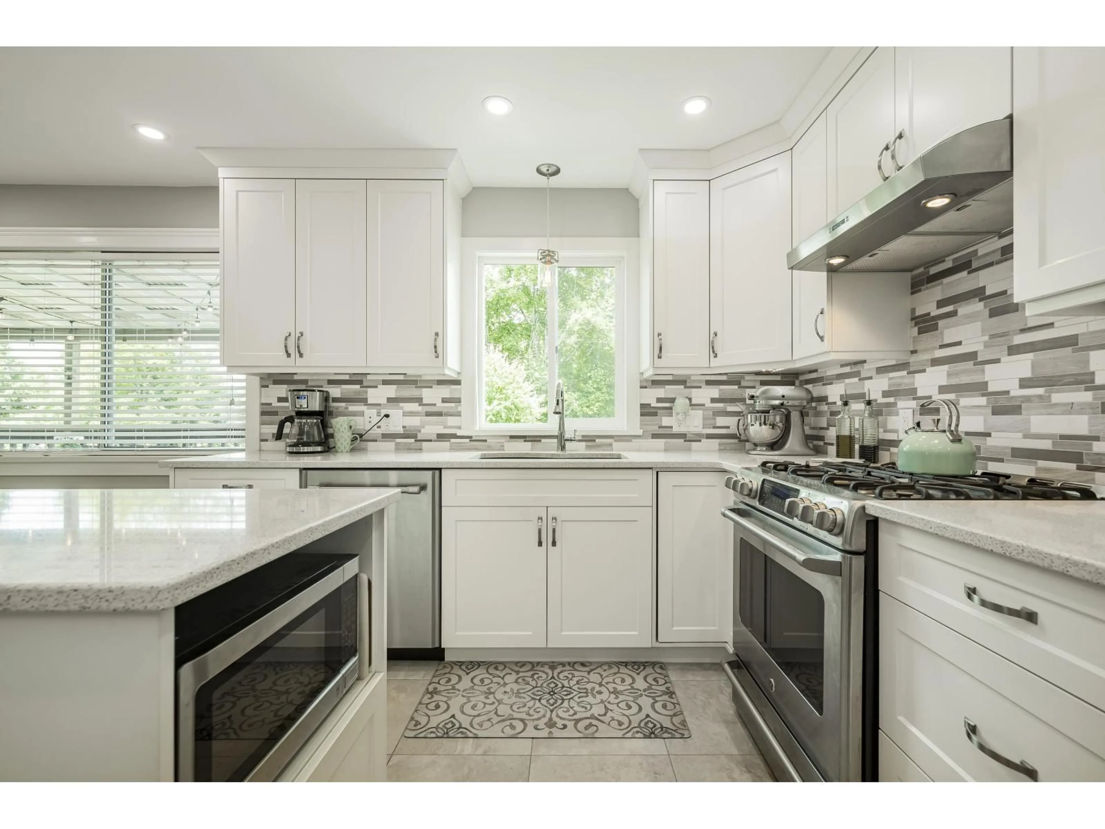 Contemporary kitchen, ceramic/tile floor for 20349 90, Langley British Columbia V1M1Y6