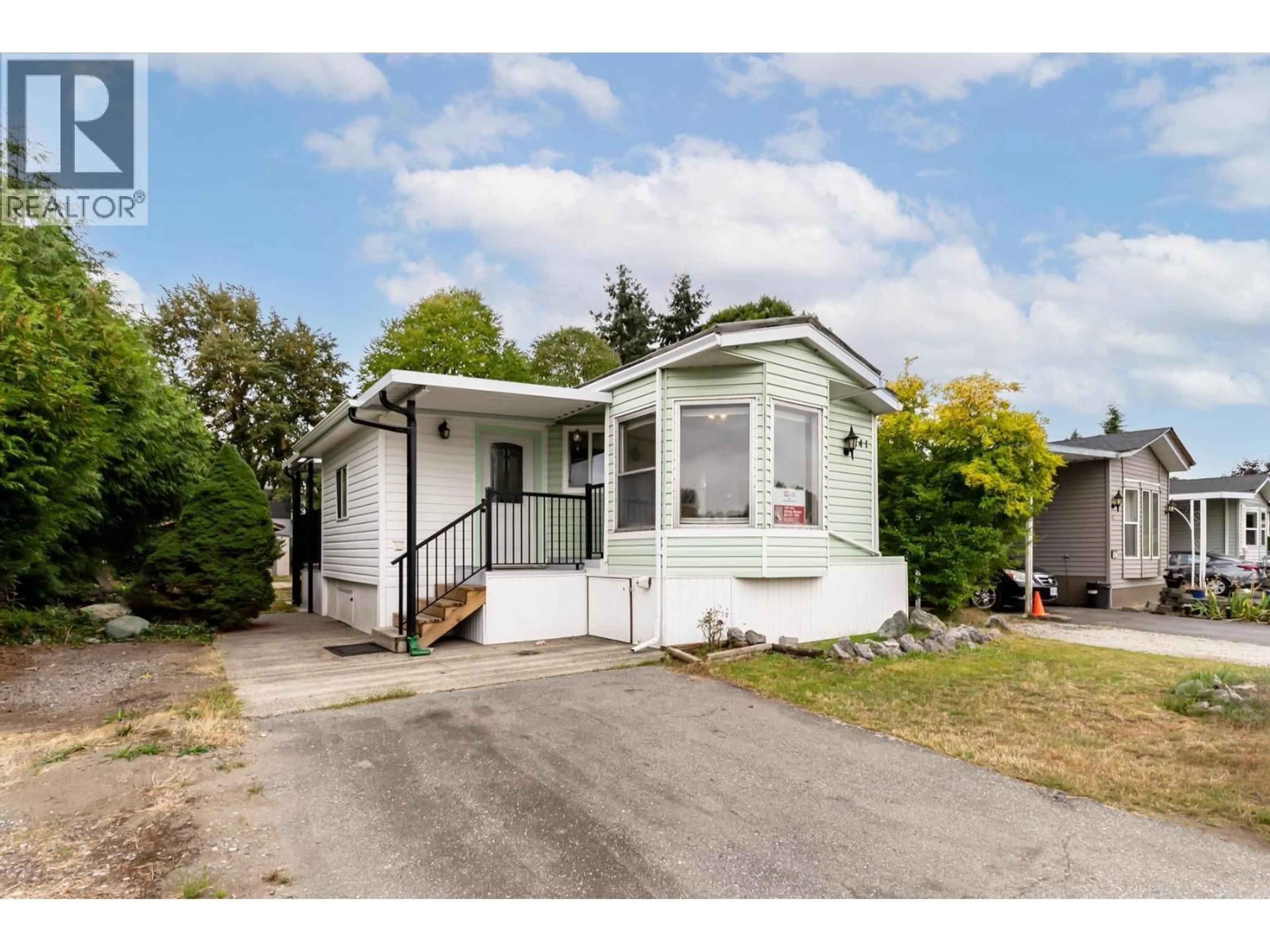 Home with vinyl exterior material, street for 141 - 145 KING EDWARD STREET, Coquitlam British Columbia V3K6M3