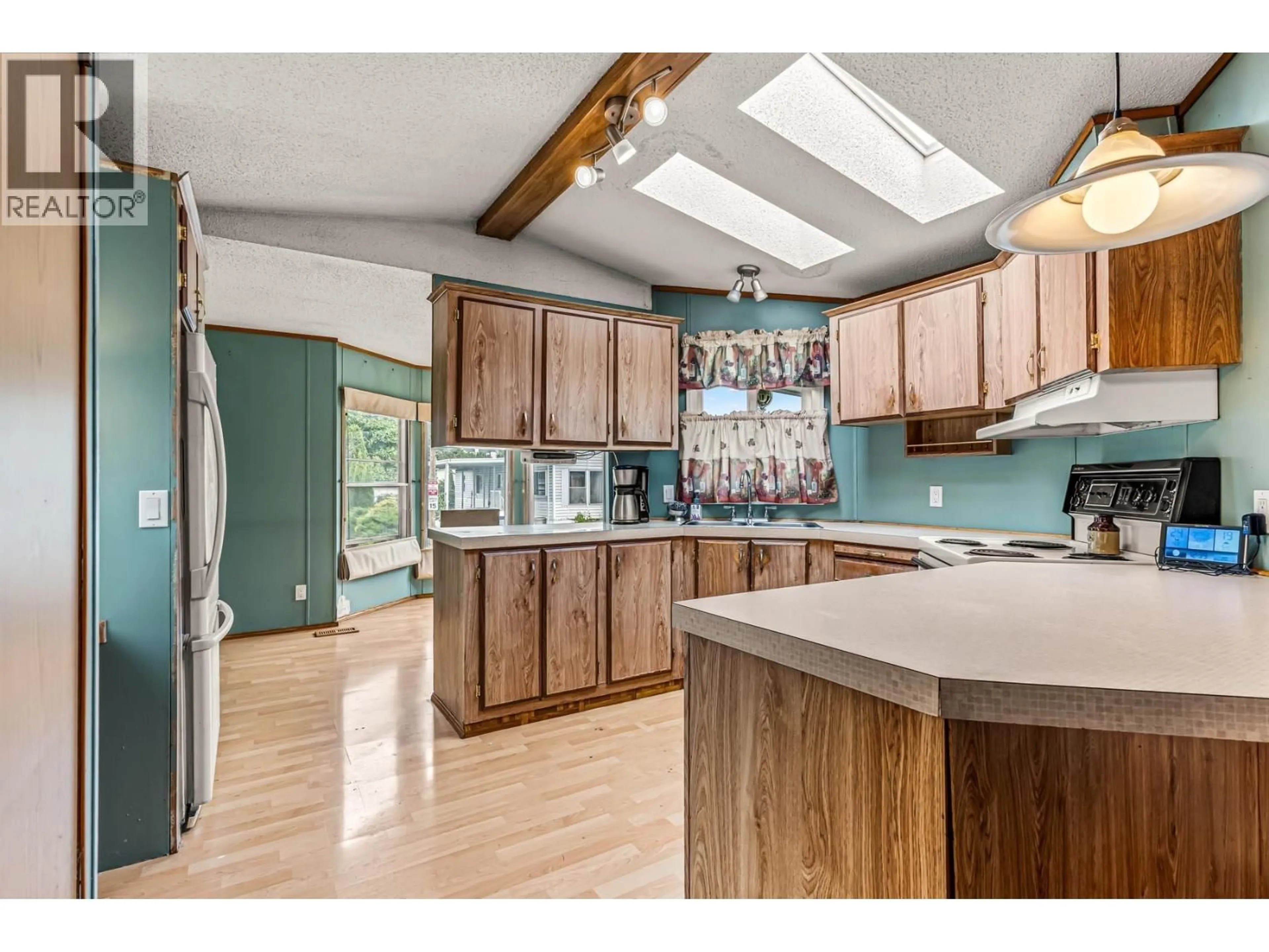 Open concept kitchen, wood/laminate floor for 141 - 145 KING EDWARD STREET, Coquitlam British Columbia V3K6M3