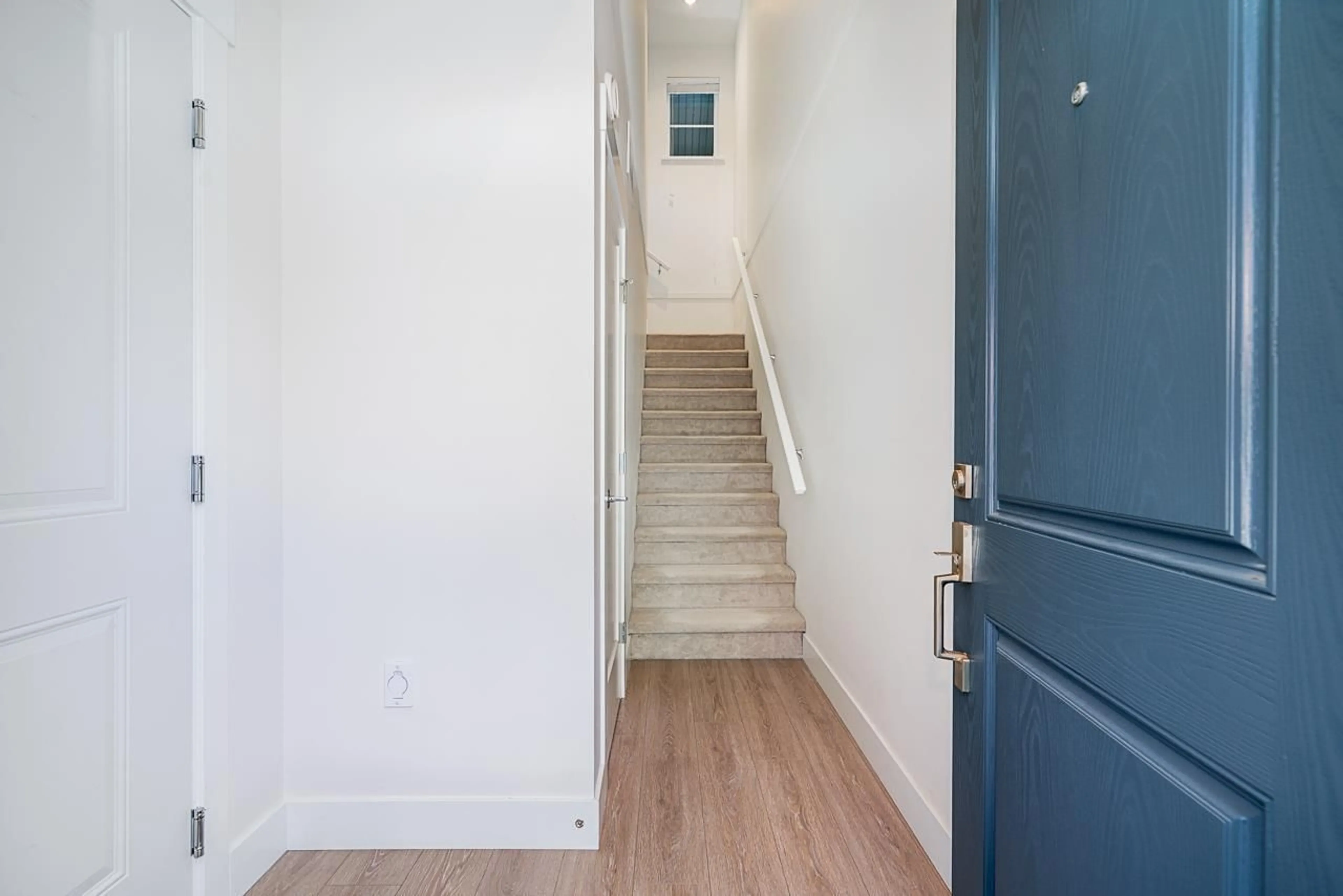 Indoor entryway for 28 - 7979 152, Surrey British Columbia V3S7S7