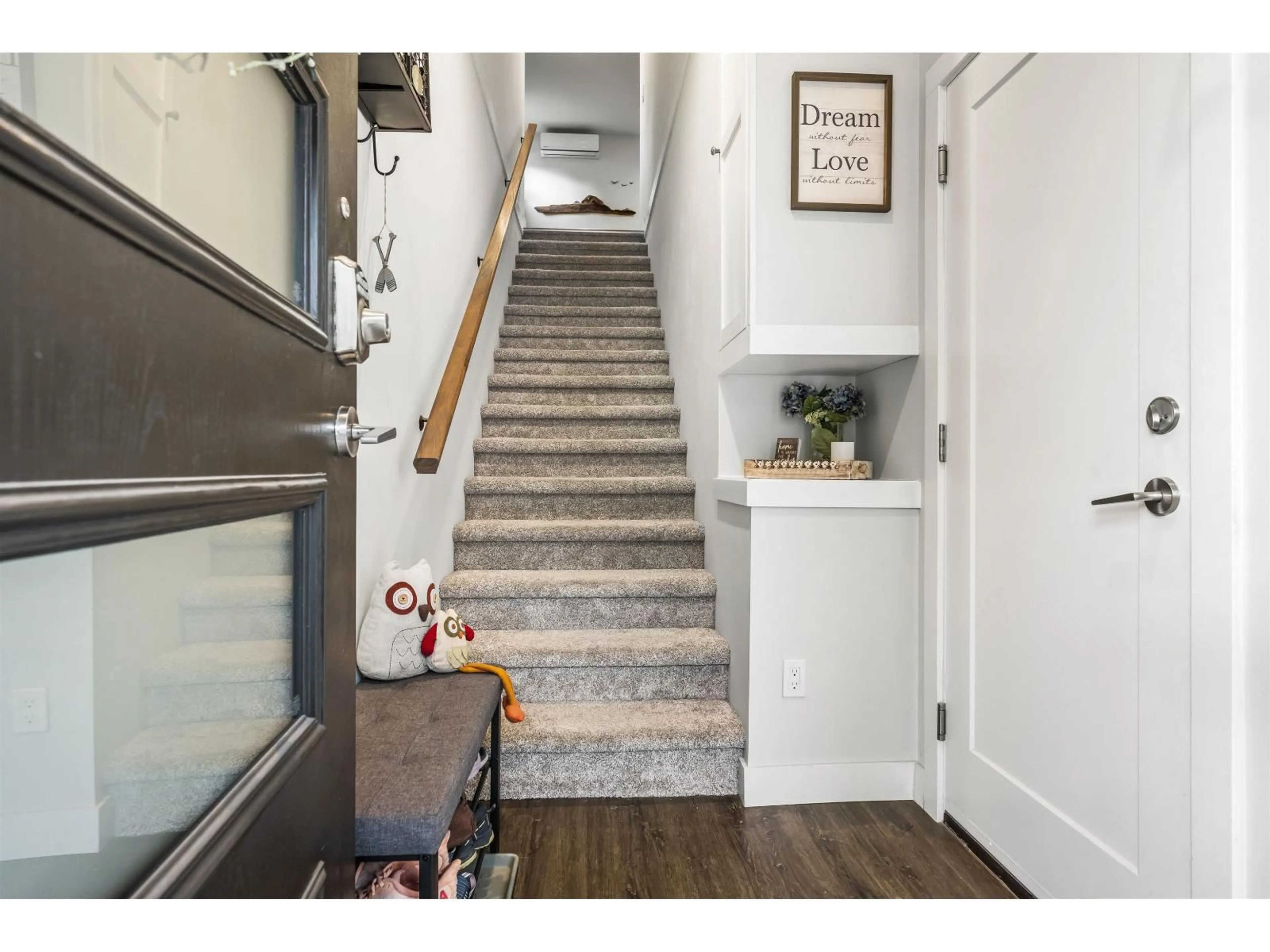 Indoor entryway for 26 - 520 HOT SPRINGS ROAD, Harrison Hot Springs British Columbia V0M1K0