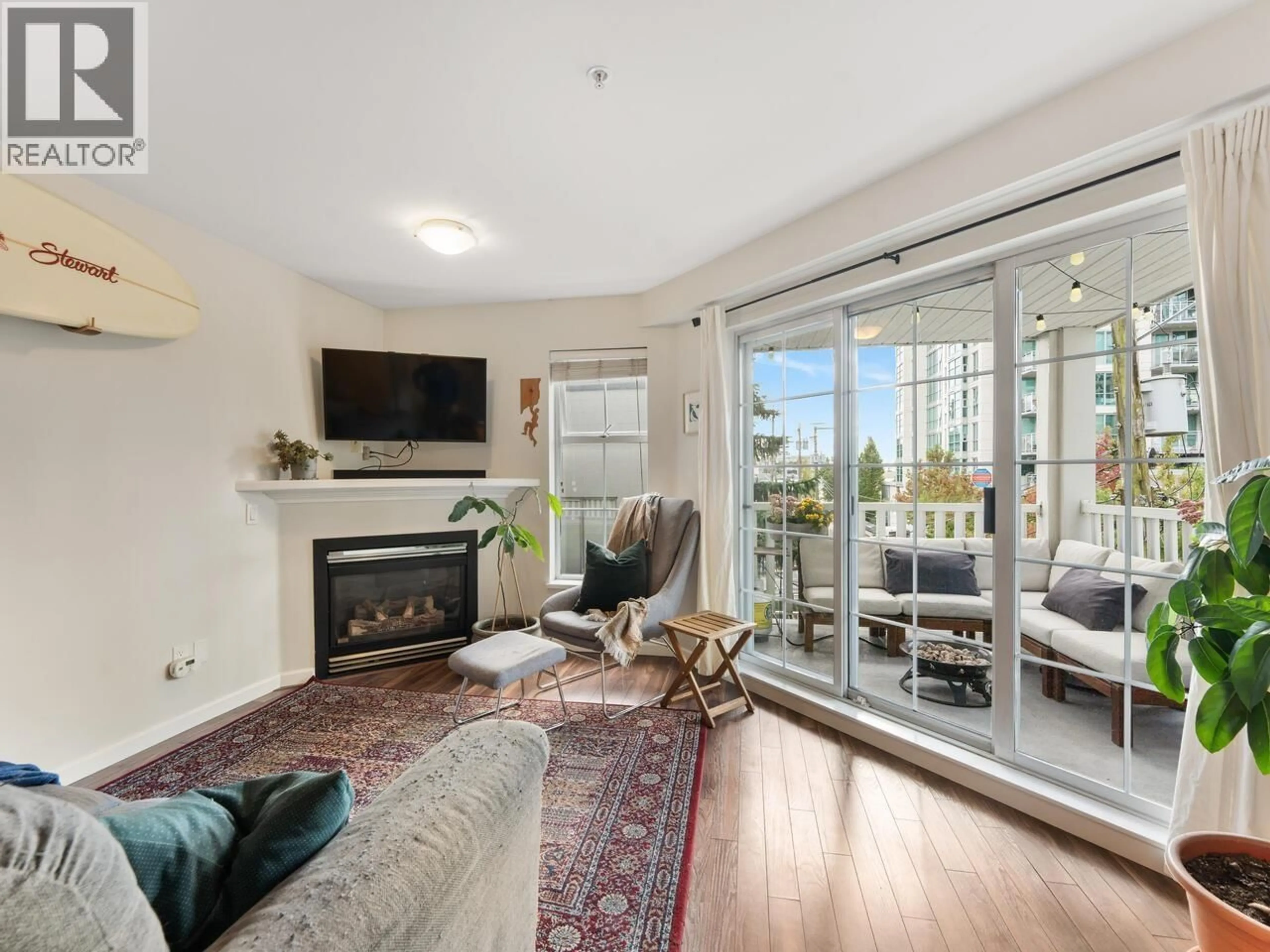 Living room with furniture, unknown for 218 - 147 1ST STREET, North Vancouver British Columbia V7L1B2