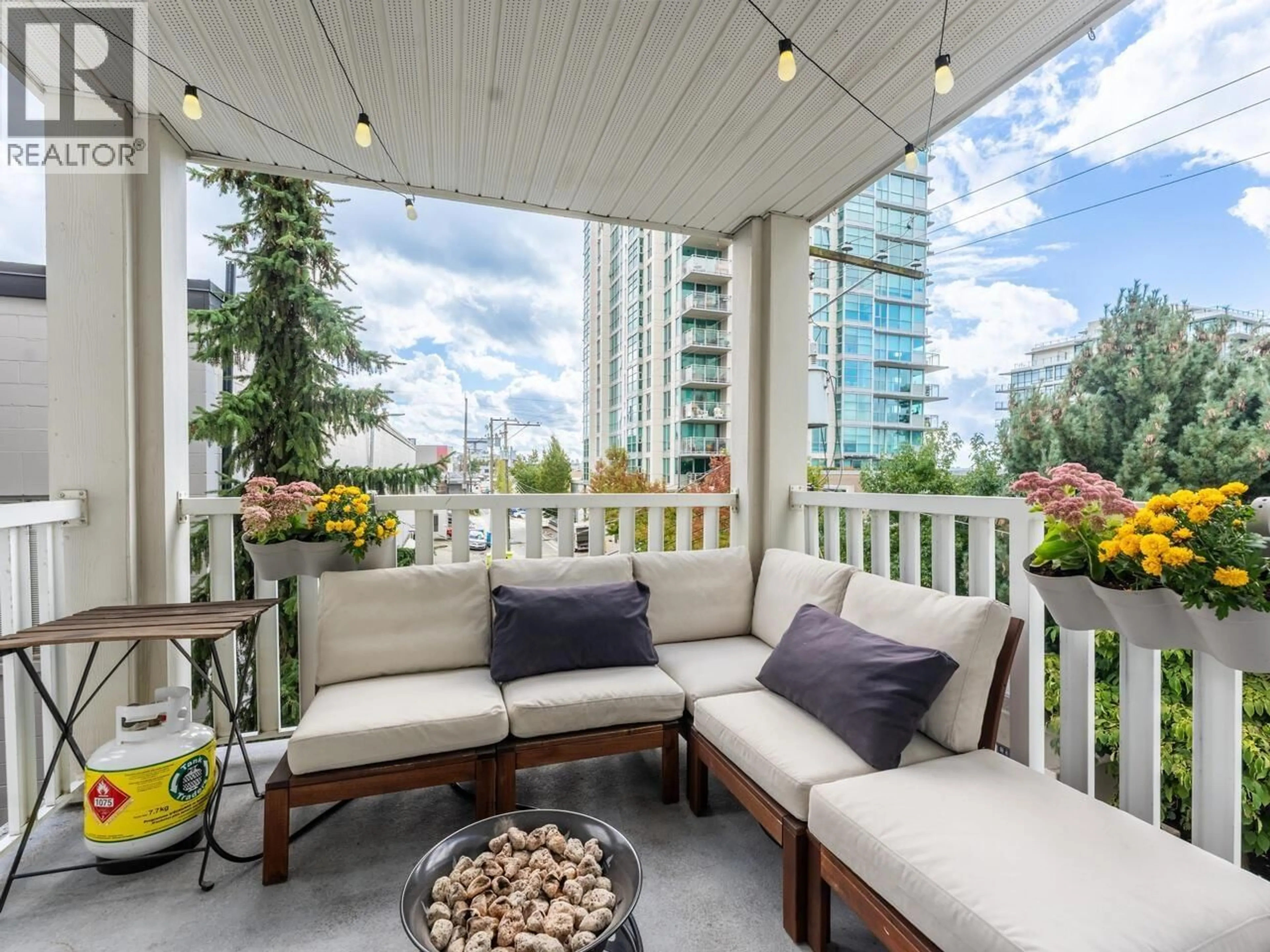 Patio, unknown for 218 - 147 1ST STREET, North Vancouver British Columbia V7L1B2