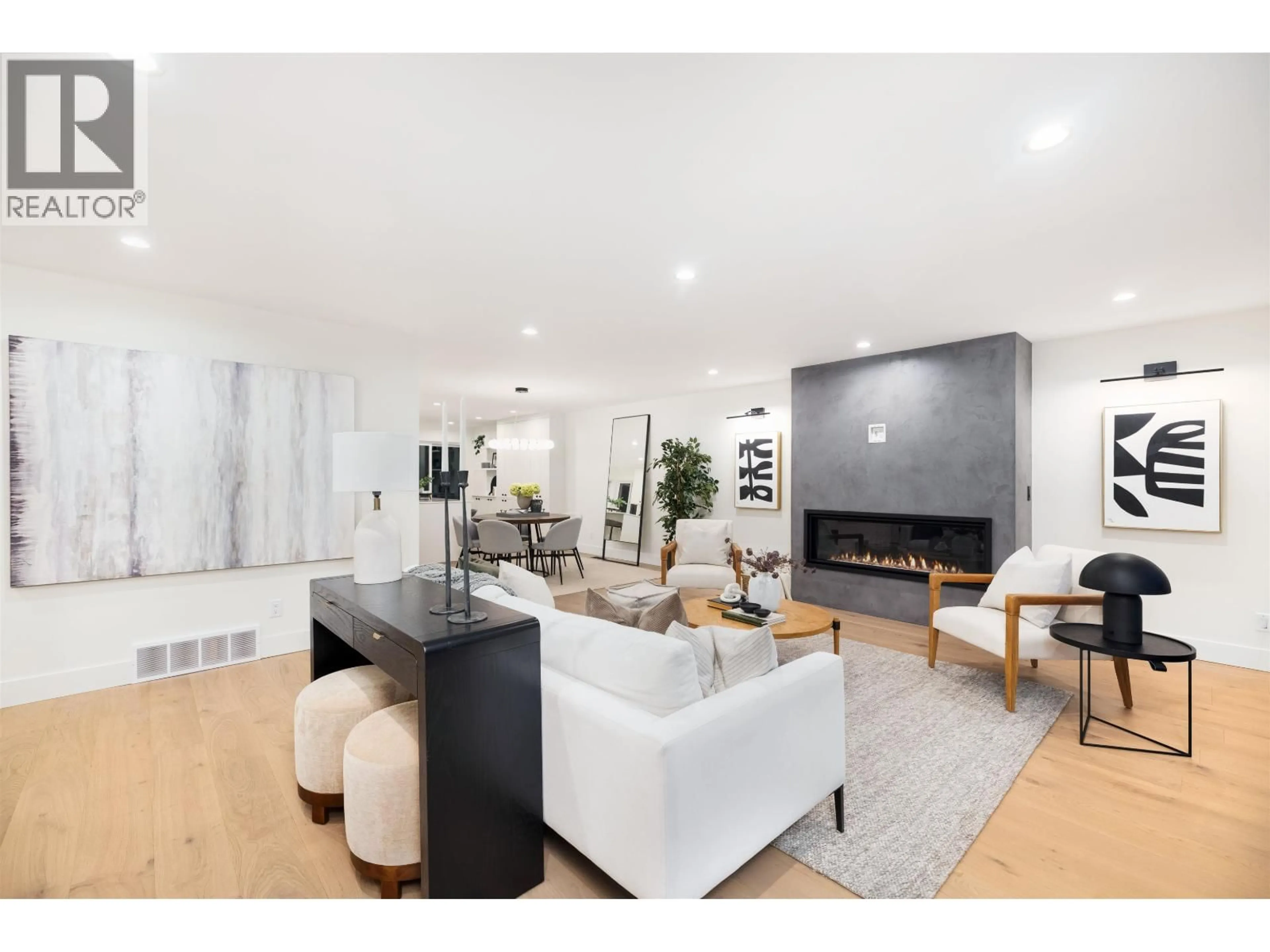 Living room with furniture, unknown for 2654 MASEFIELD ROAD, North Vancouver British Columbia V7K1Z9