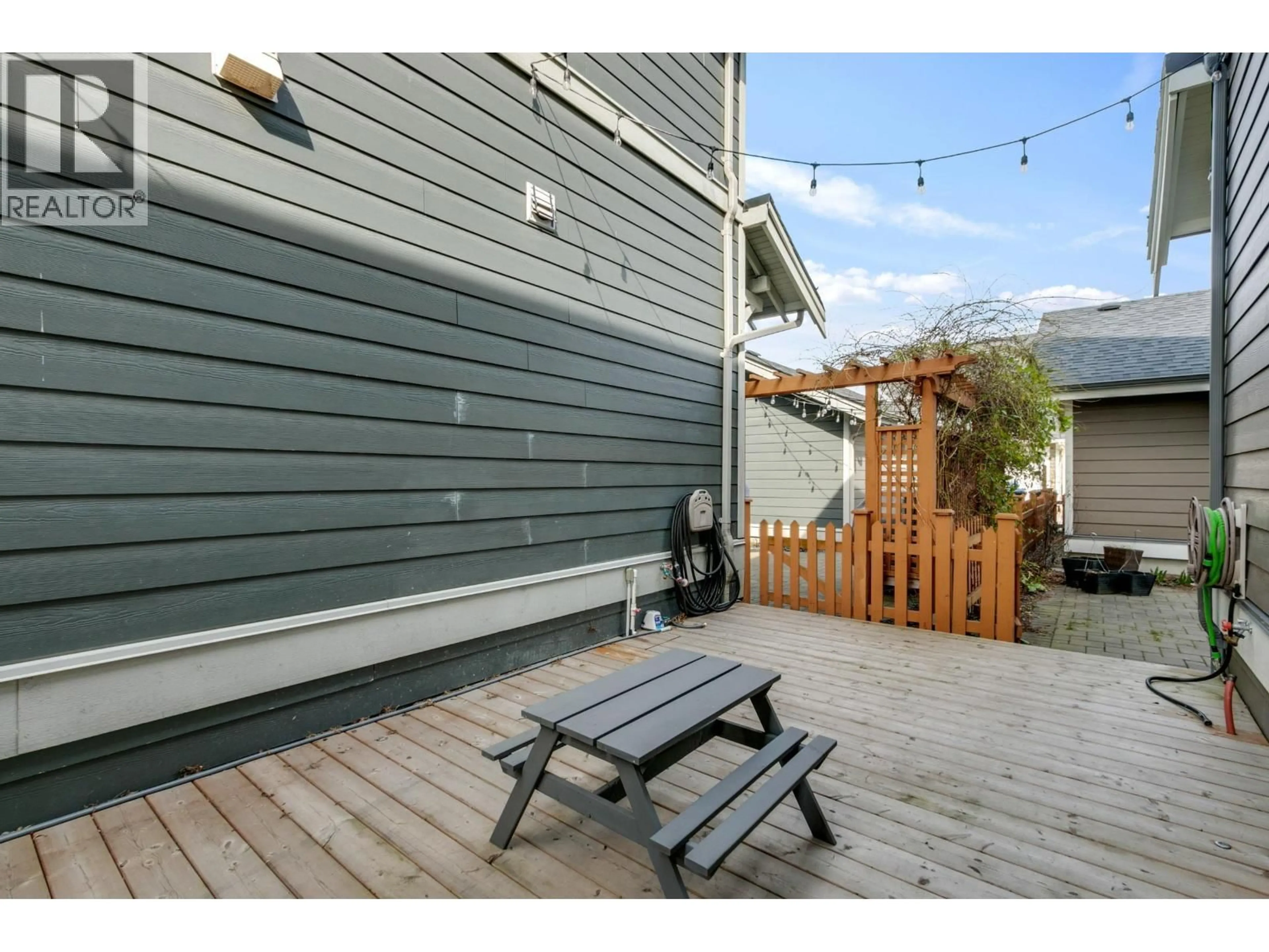 Patio, street for 251 JENSEN STREET, New Westminster British Columbia V3M0E7