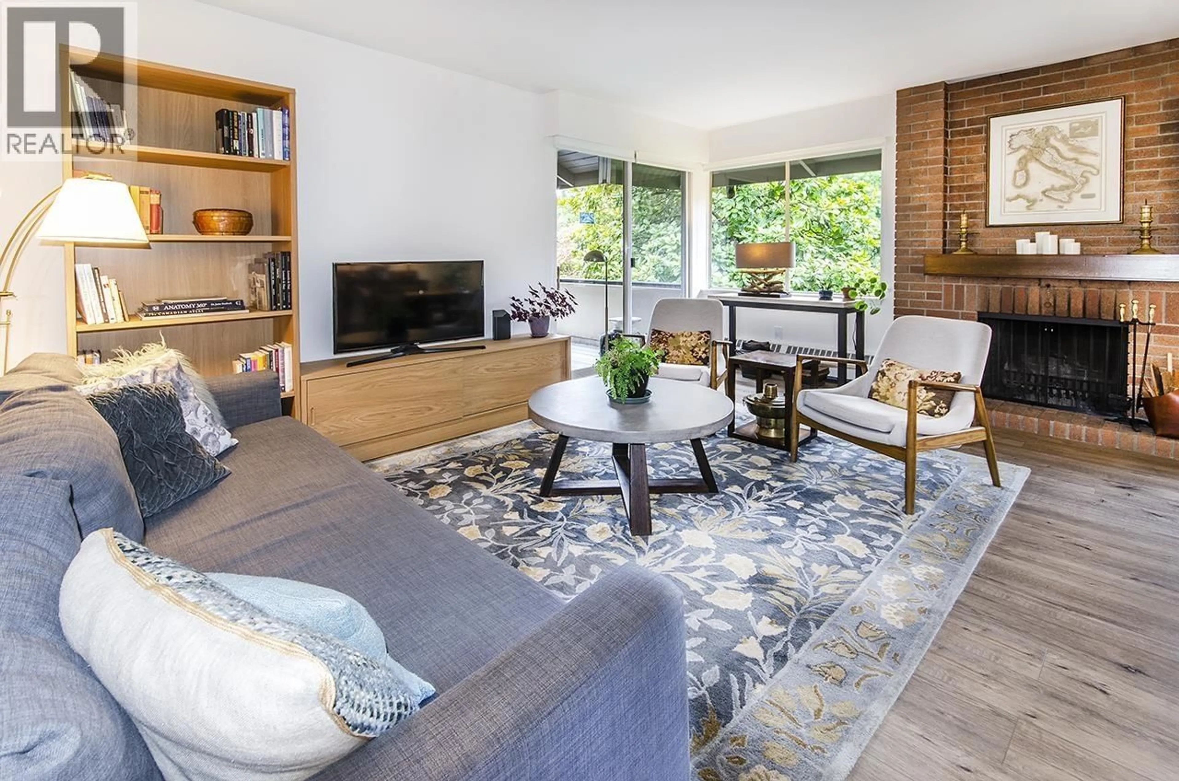 Living room with furniture, unknown for 211 - 235 KEITH ROAD, West Vancouver British Columbia V7T1L5