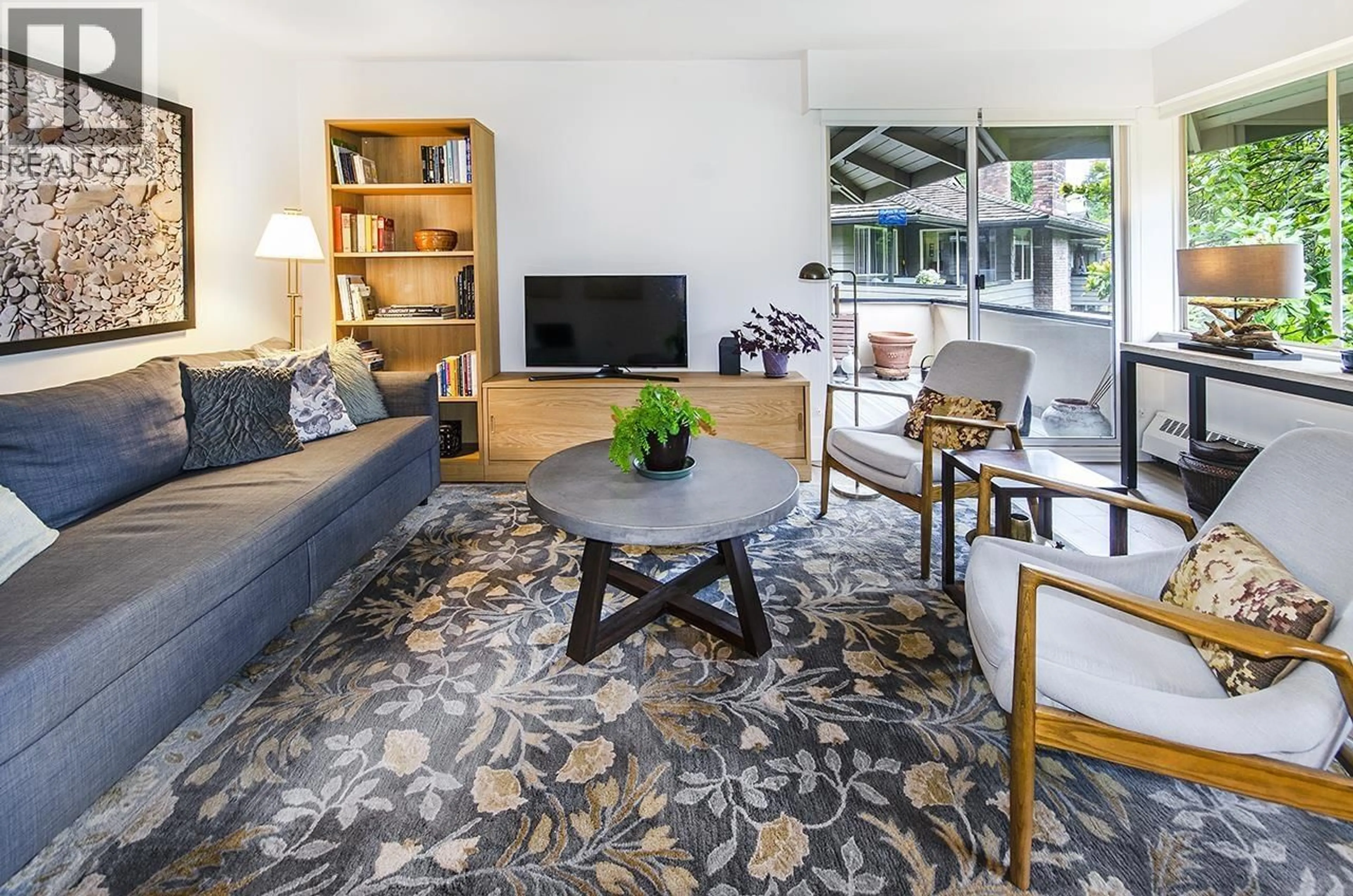 Living room with furniture, unknown for 211 - 235 KEITH ROAD, West Vancouver British Columbia V7T1L5