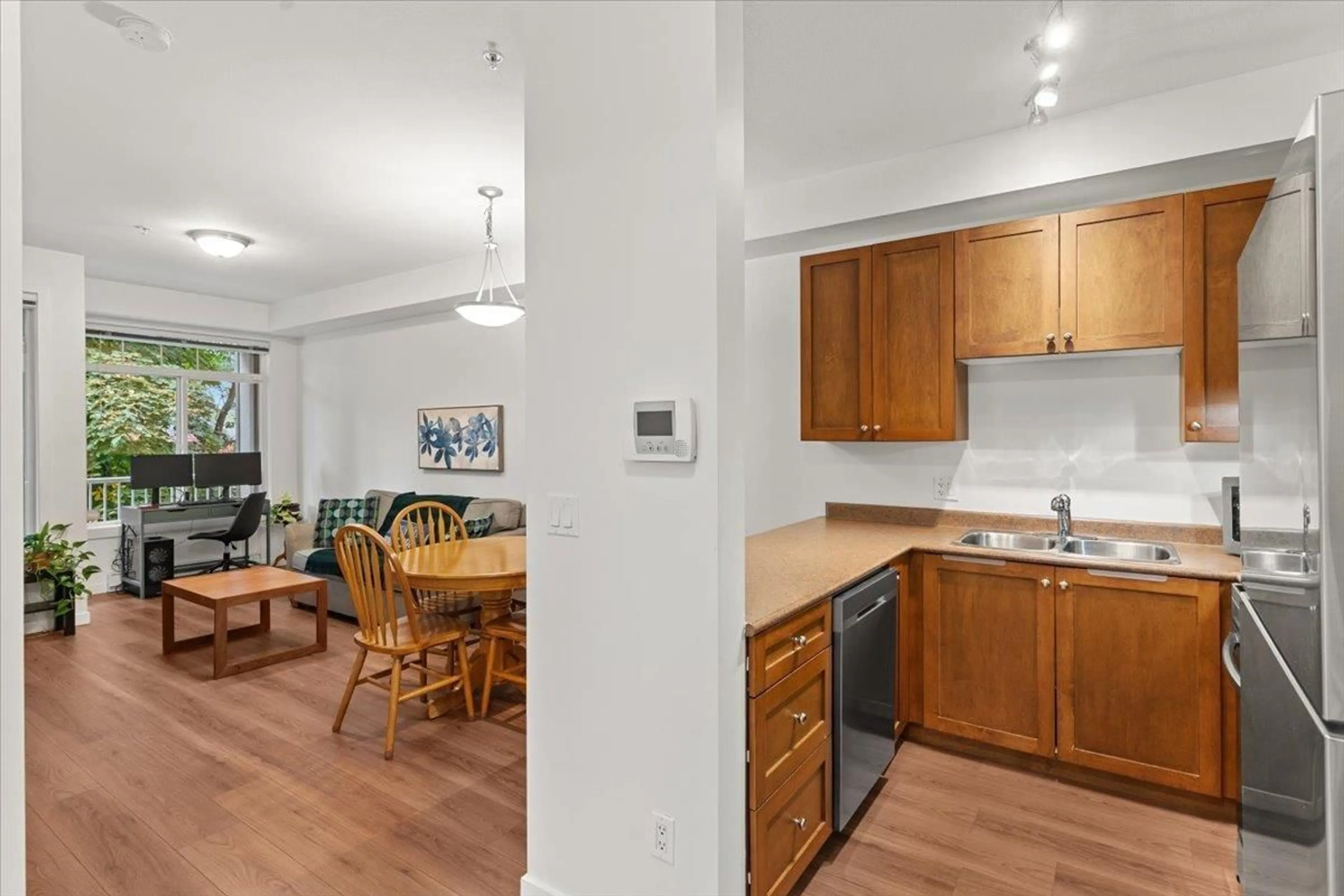 Standard kitchen, unknown for 214 - 13277 108TH, Surrey British Columbia V3T0A9