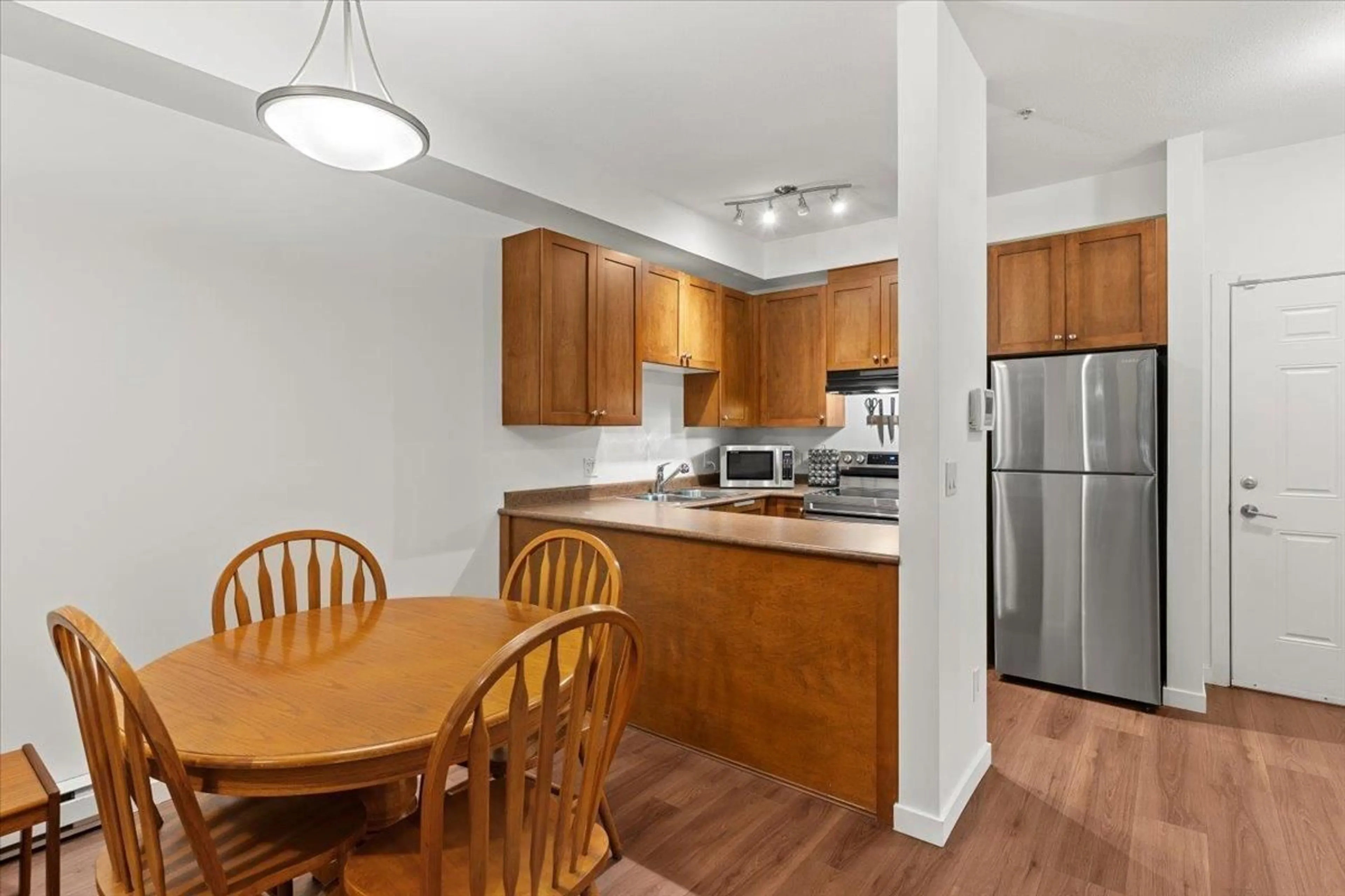 Standard kitchen, wood/laminate floor for 214 - 13277 108TH, Surrey British Columbia V3T0A9
