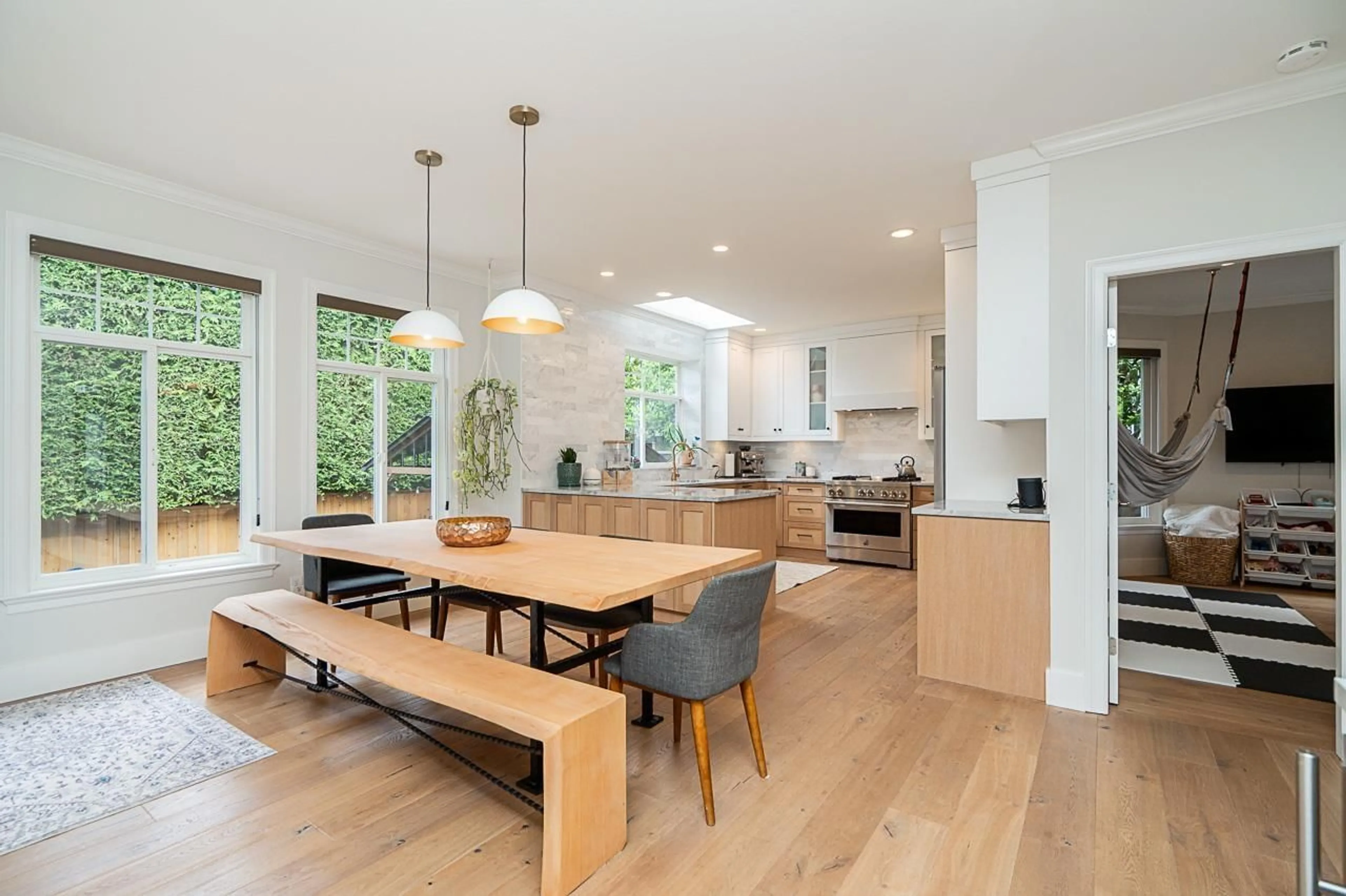 Open concept kitchen, wood/laminate floor for 15535 36B, Surrey British Columbia V3Z0H1
