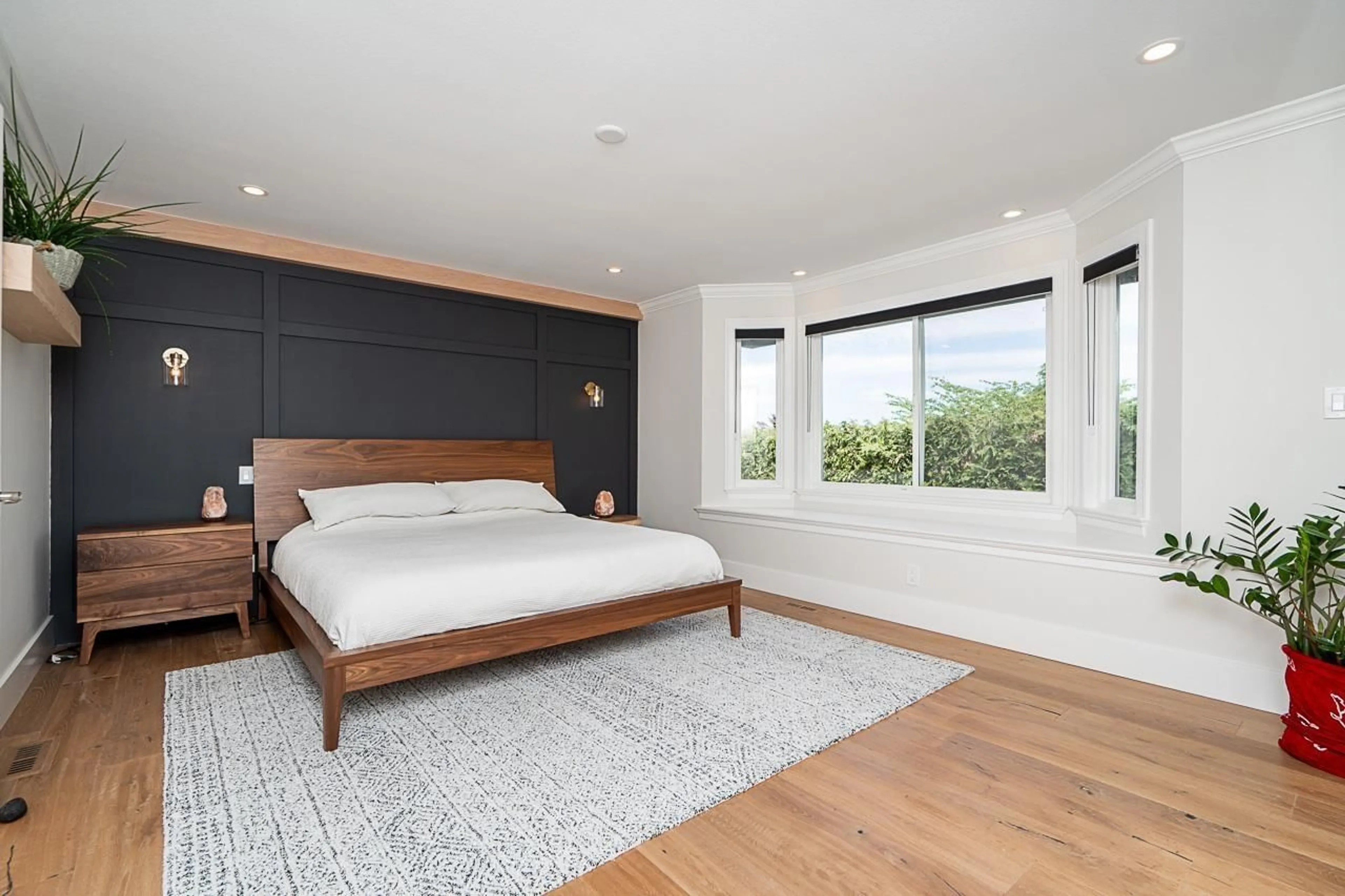 Bedroom with bed, wood/laminate floor for 15535 36B, Surrey British Columbia V3Z0H1
