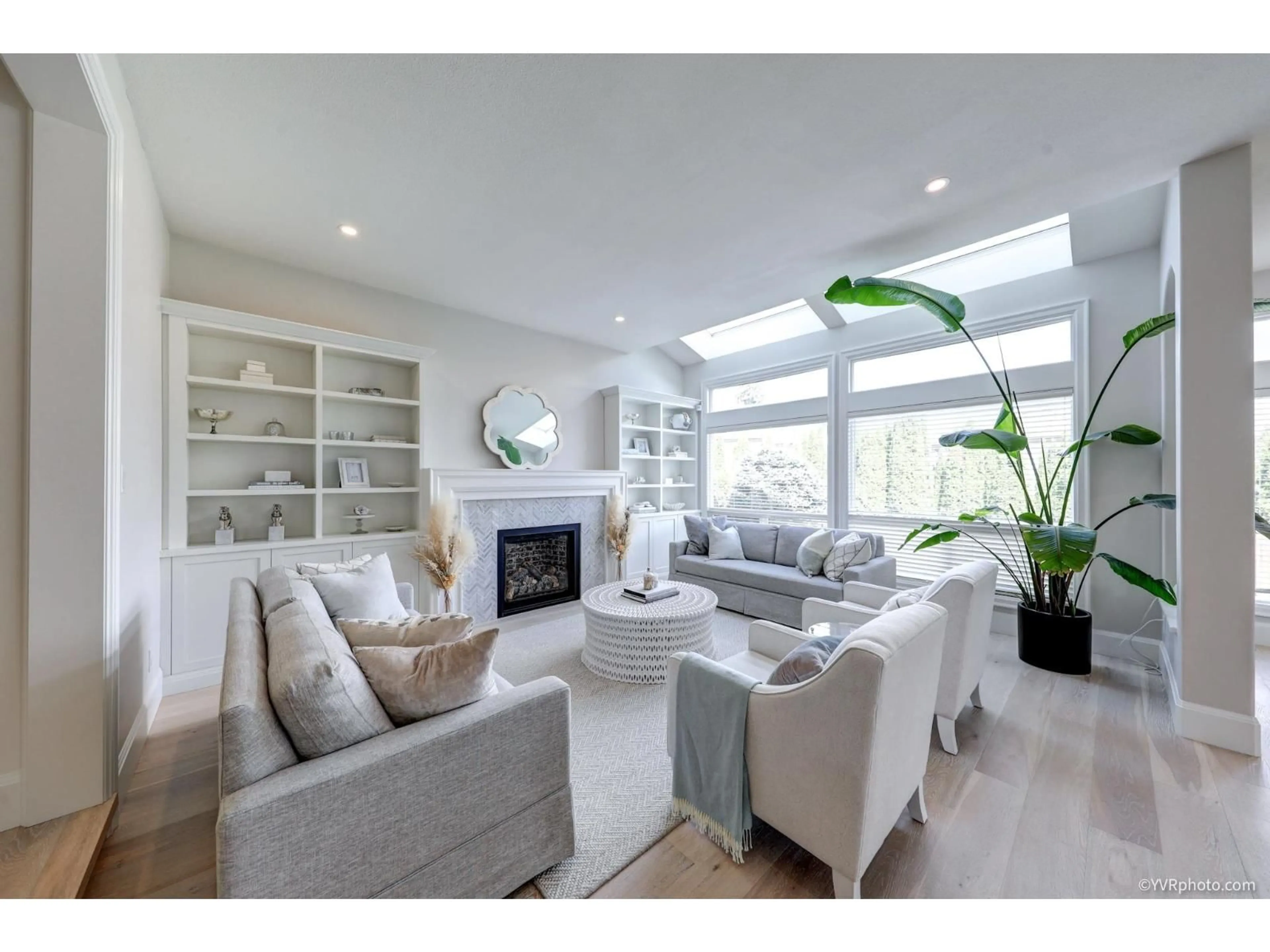 Living room with furniture, unknown for 10820 164, Surrey British Columbia V4N5B8